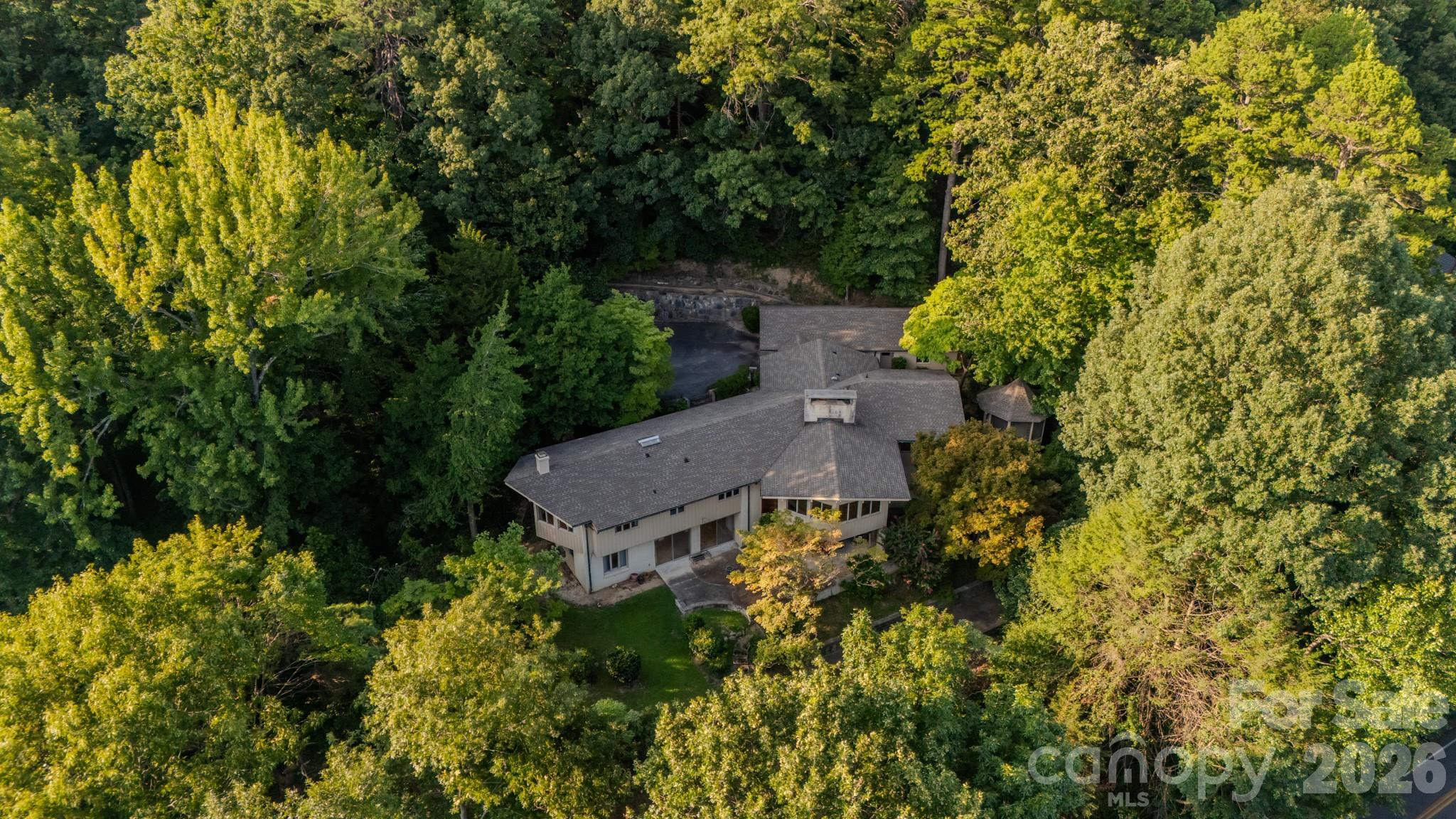 1225 Hogback Mountain Road — Tryon