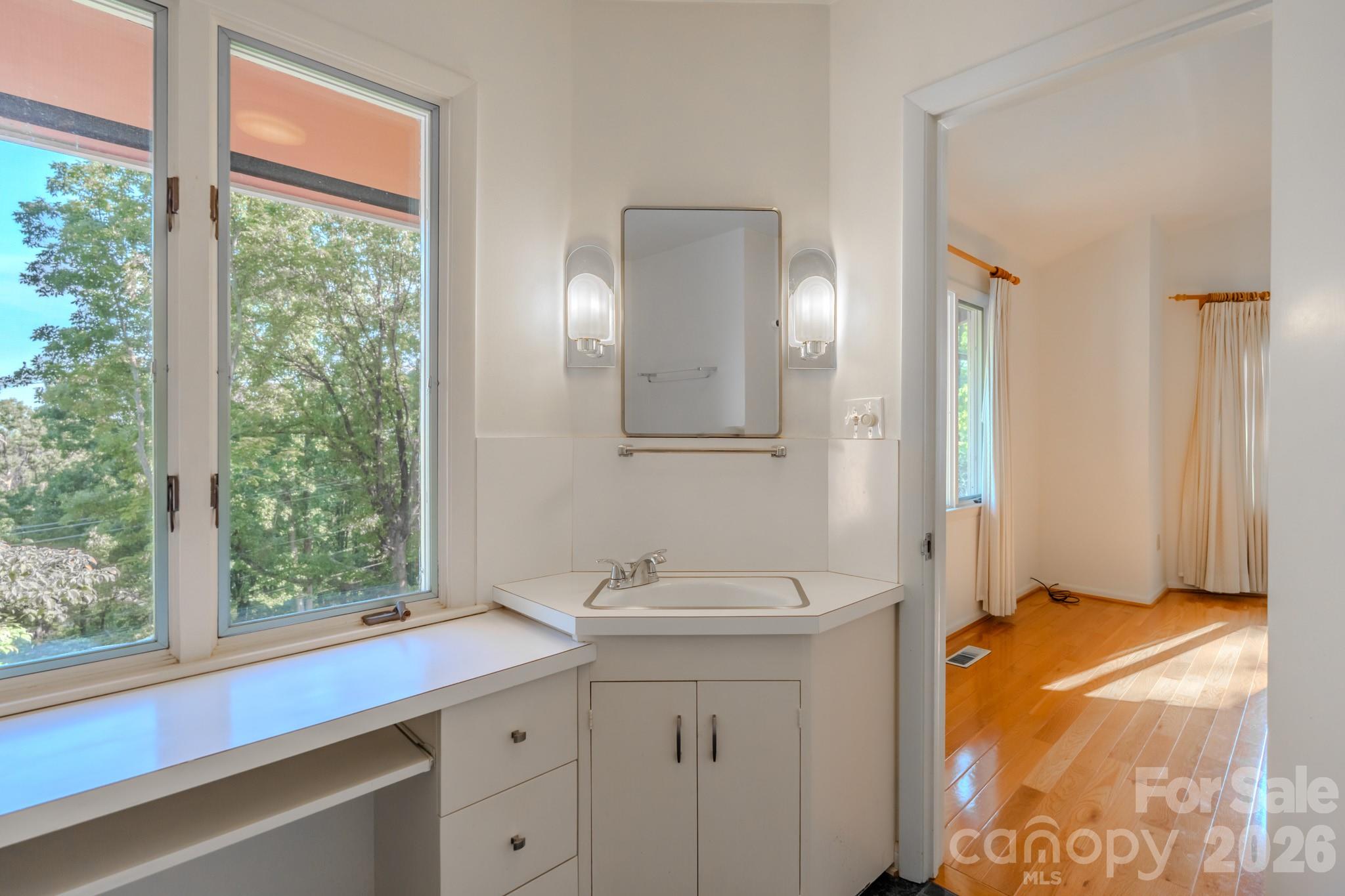 1225 Hogback Mountain Road — Tryon