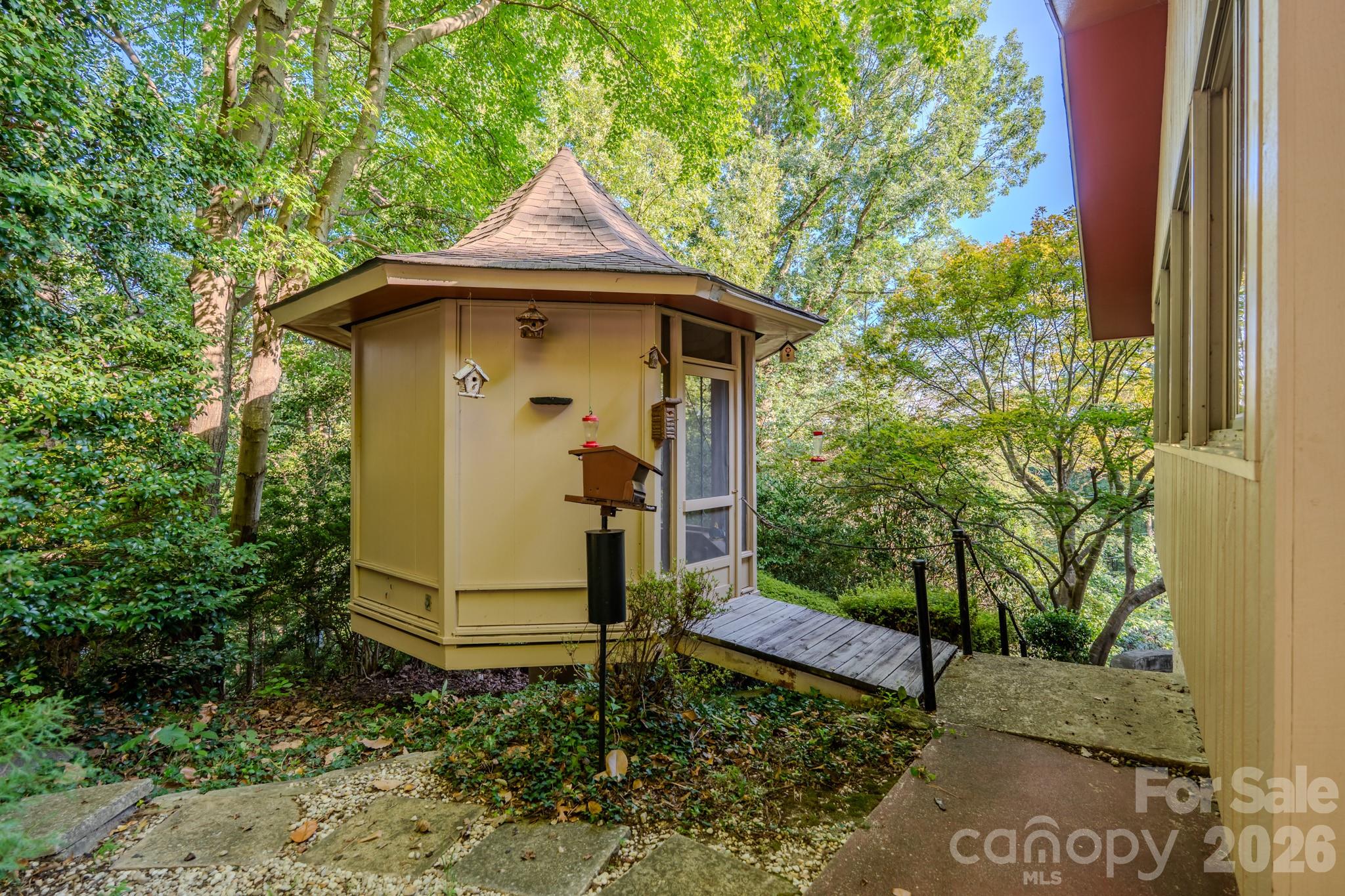 1225 Hogback Mountain Road — Tryon