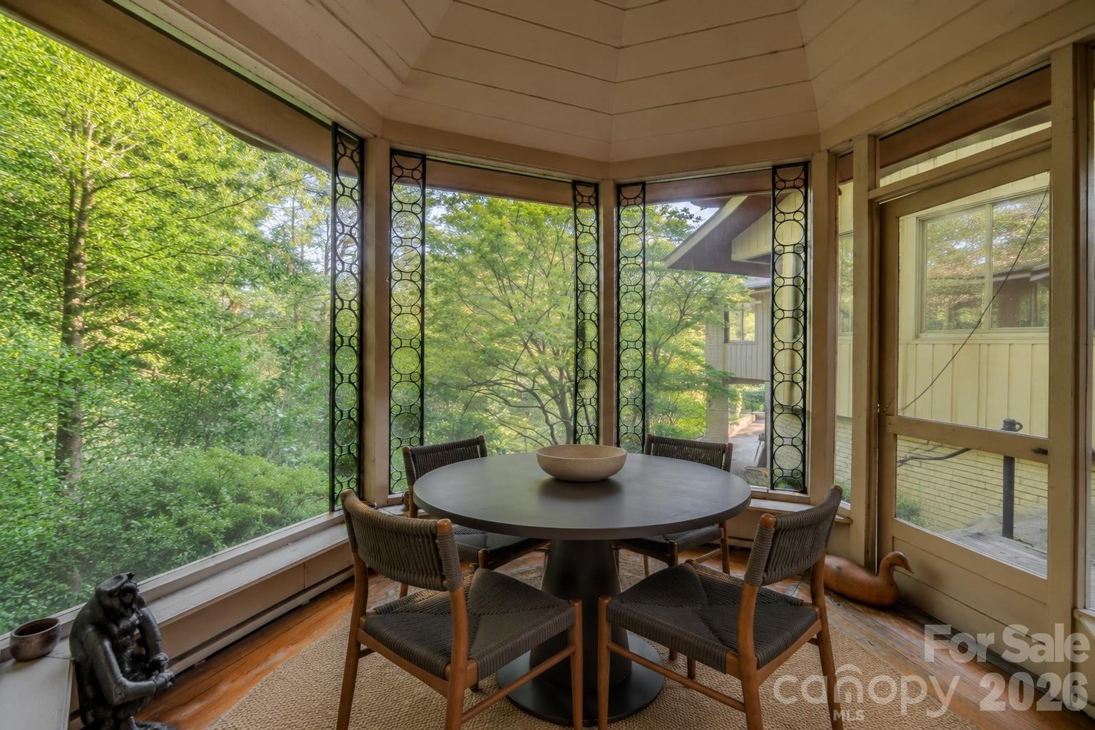 1225 Hogback Mountain Road — Tryon