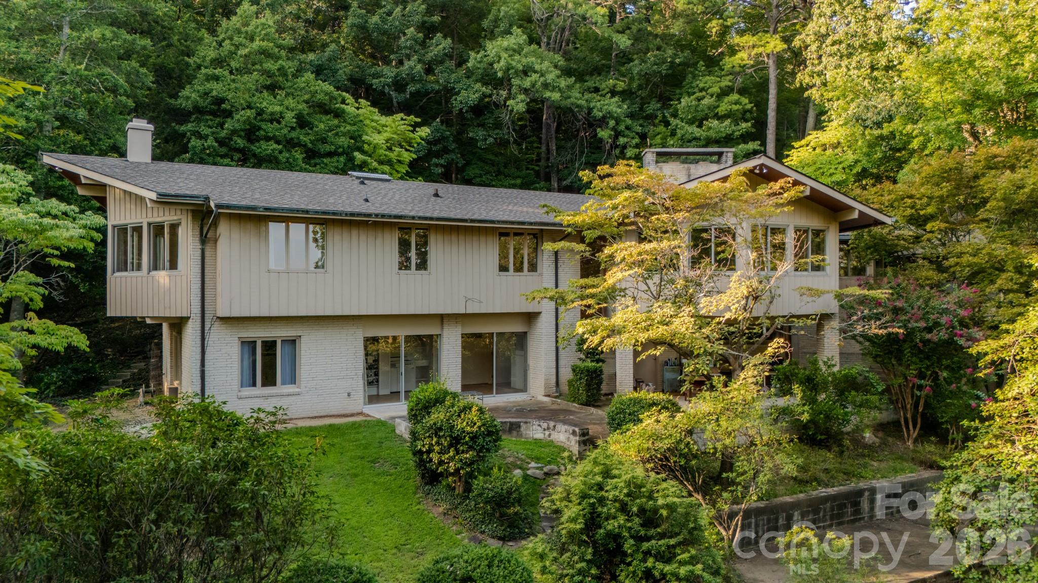 1225 Hogback Mountain Road — Tryon