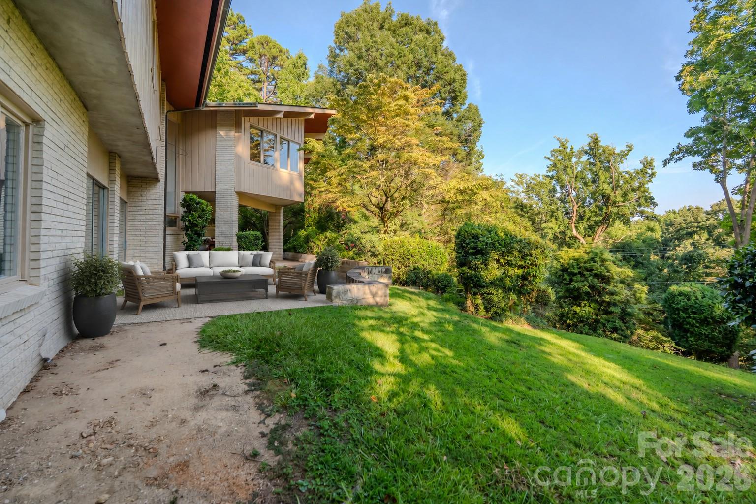 1225 Hogback Mountain Road — Tryon