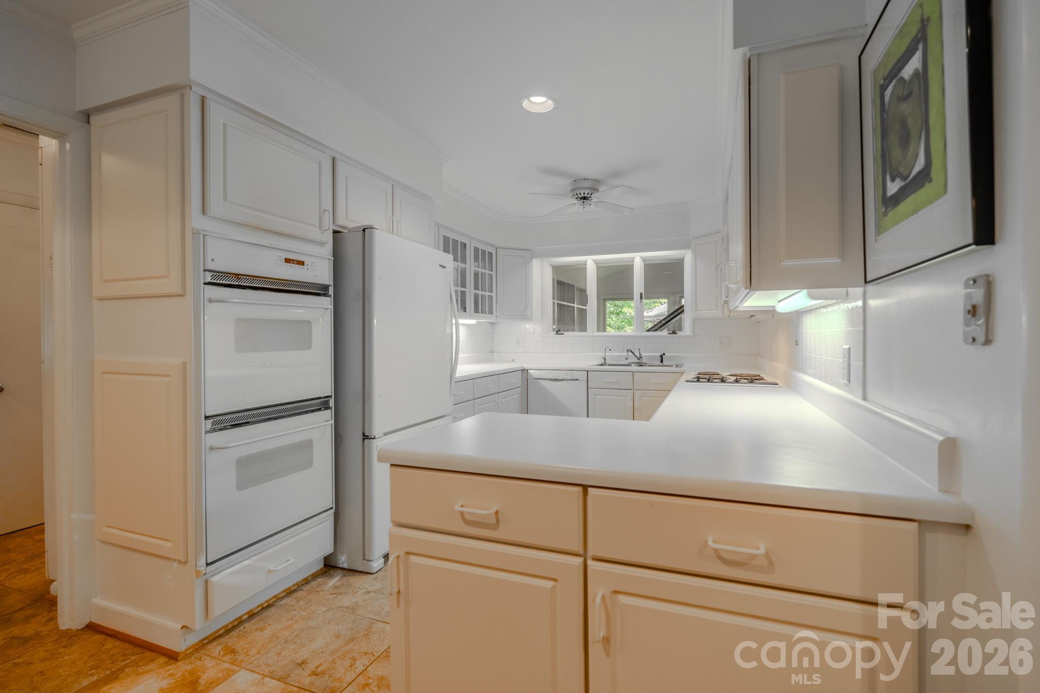 1225 Hogback Mountain Road — Tryon