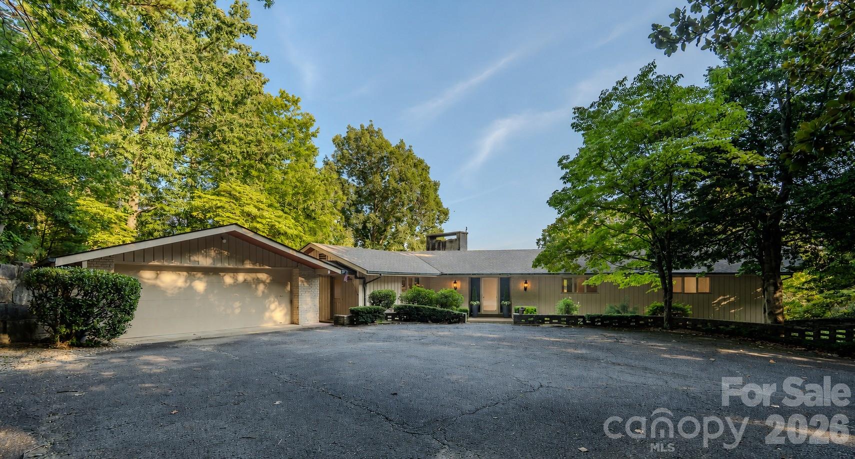 1225 Hogback Mountain Road — Tryon