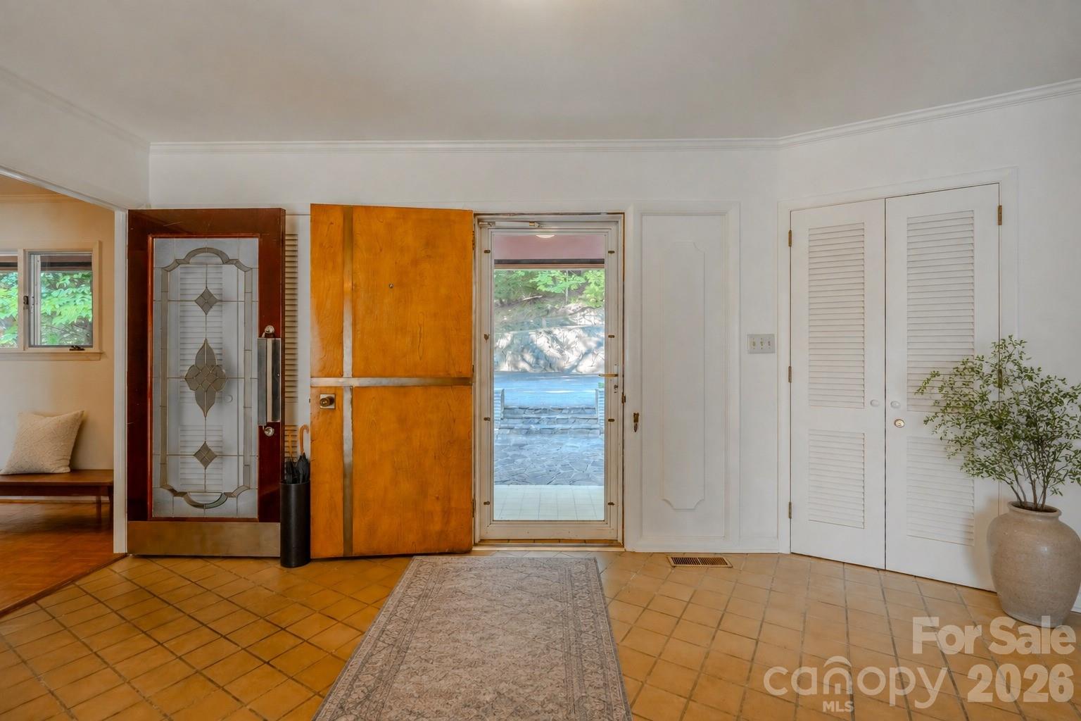 1225 Hogback Mountain Road — Tryon