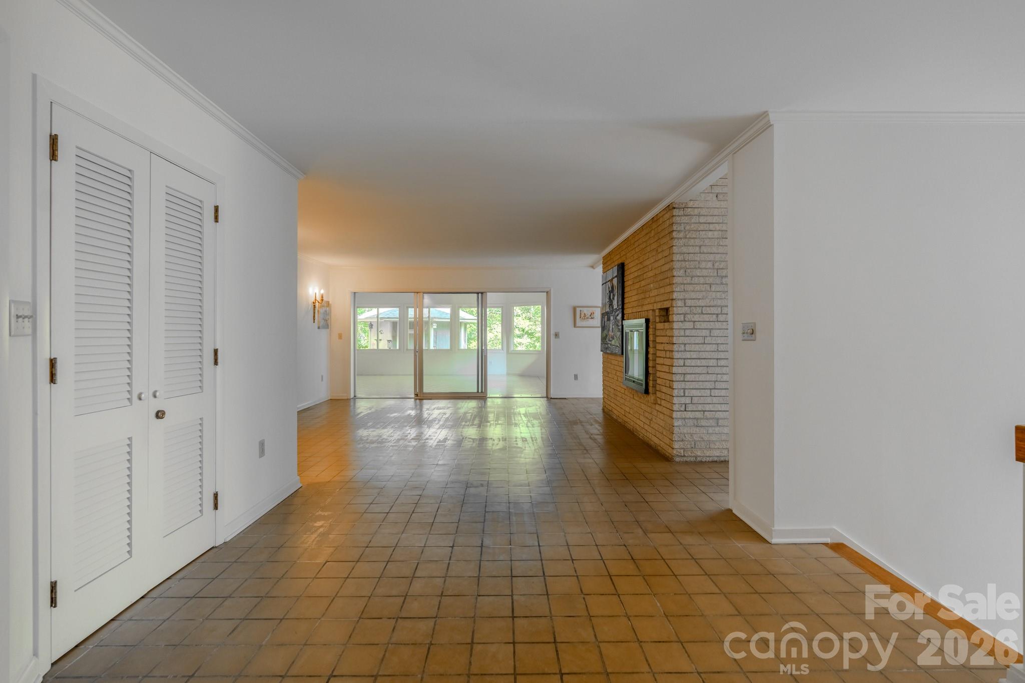 1225 Hogback Mountain Road — Tryon