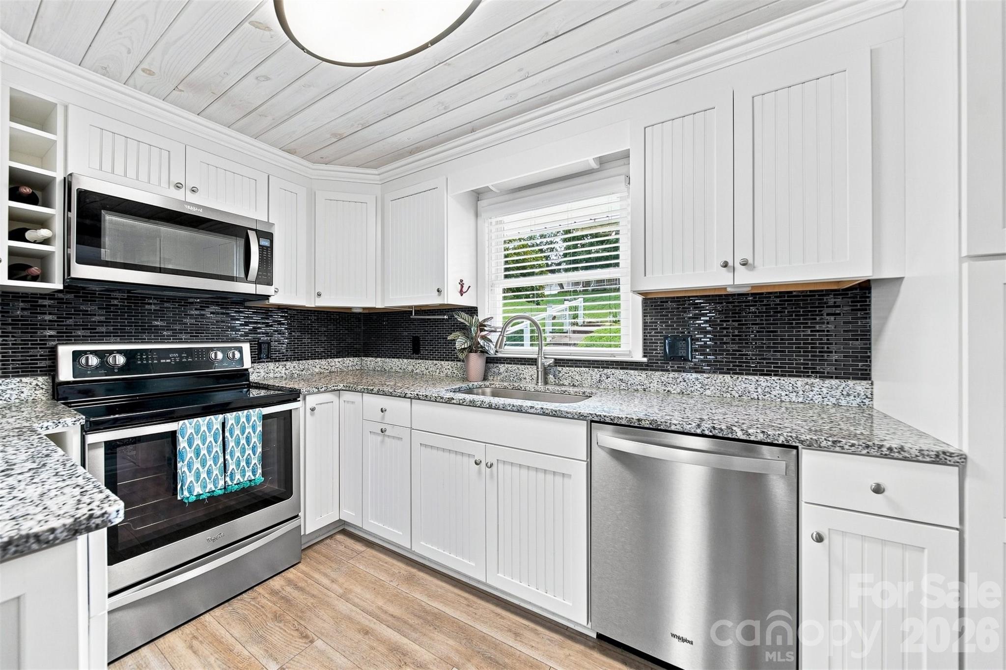 220 Lakeshore Lane — Taylorsville