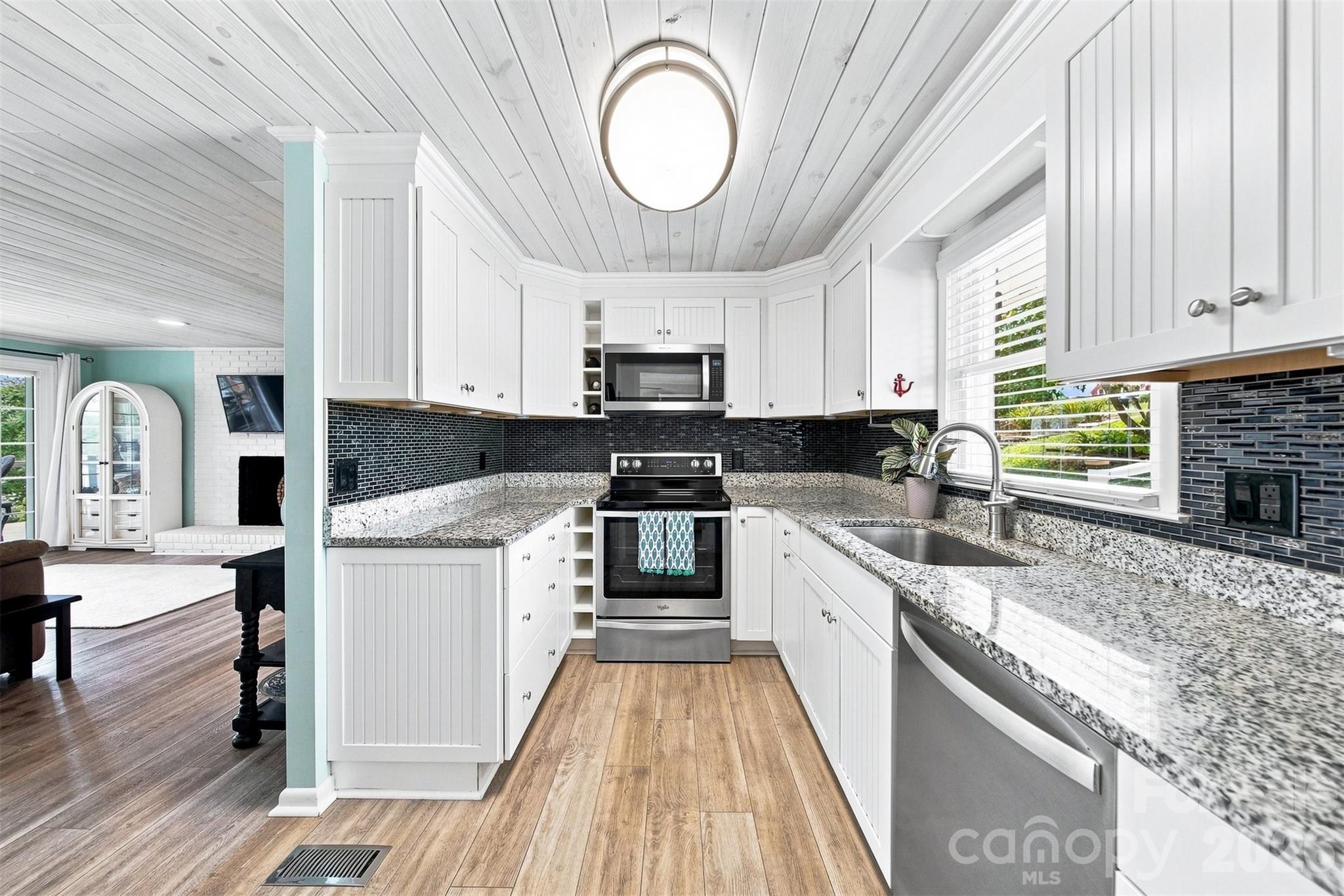 220 Lakeshore Lane — Taylorsville