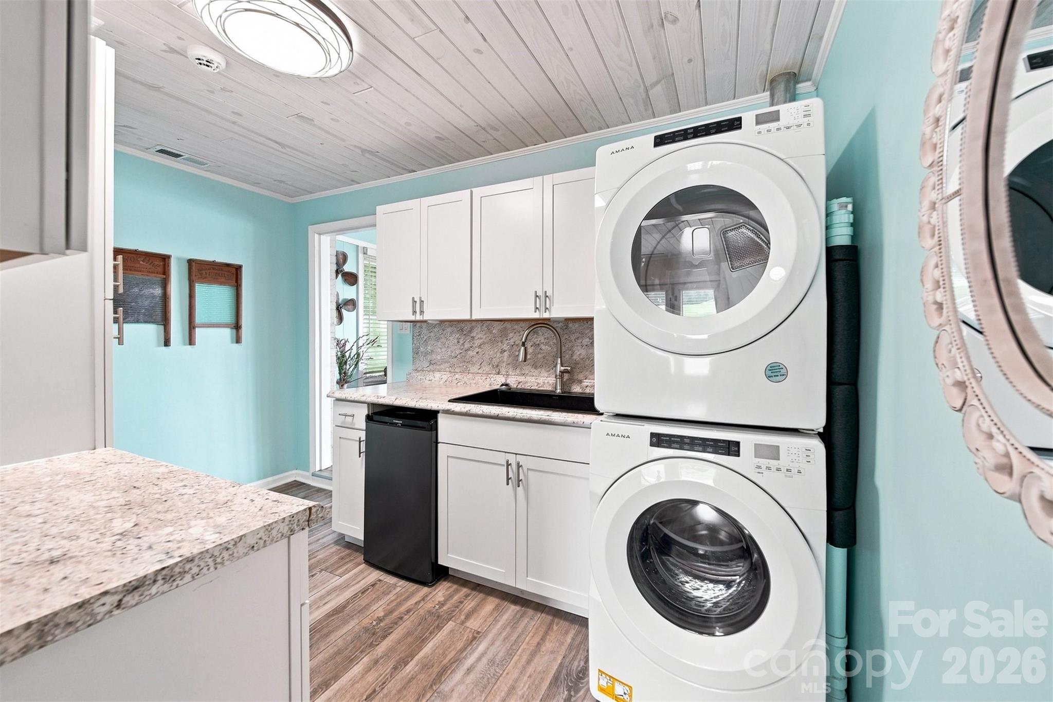 220 Lakeshore Lane — Taylorsville