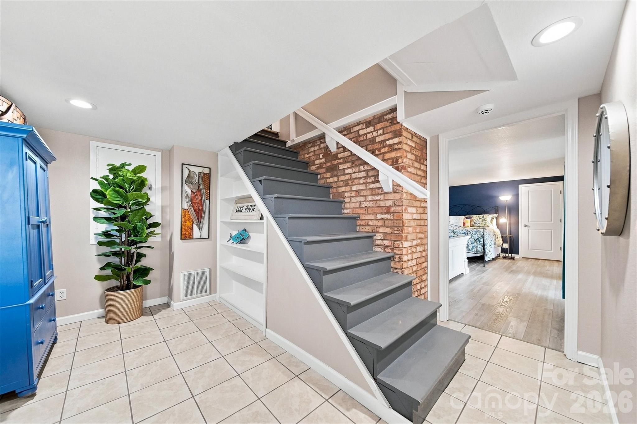 220 Lakeshore Lane — Taylorsville