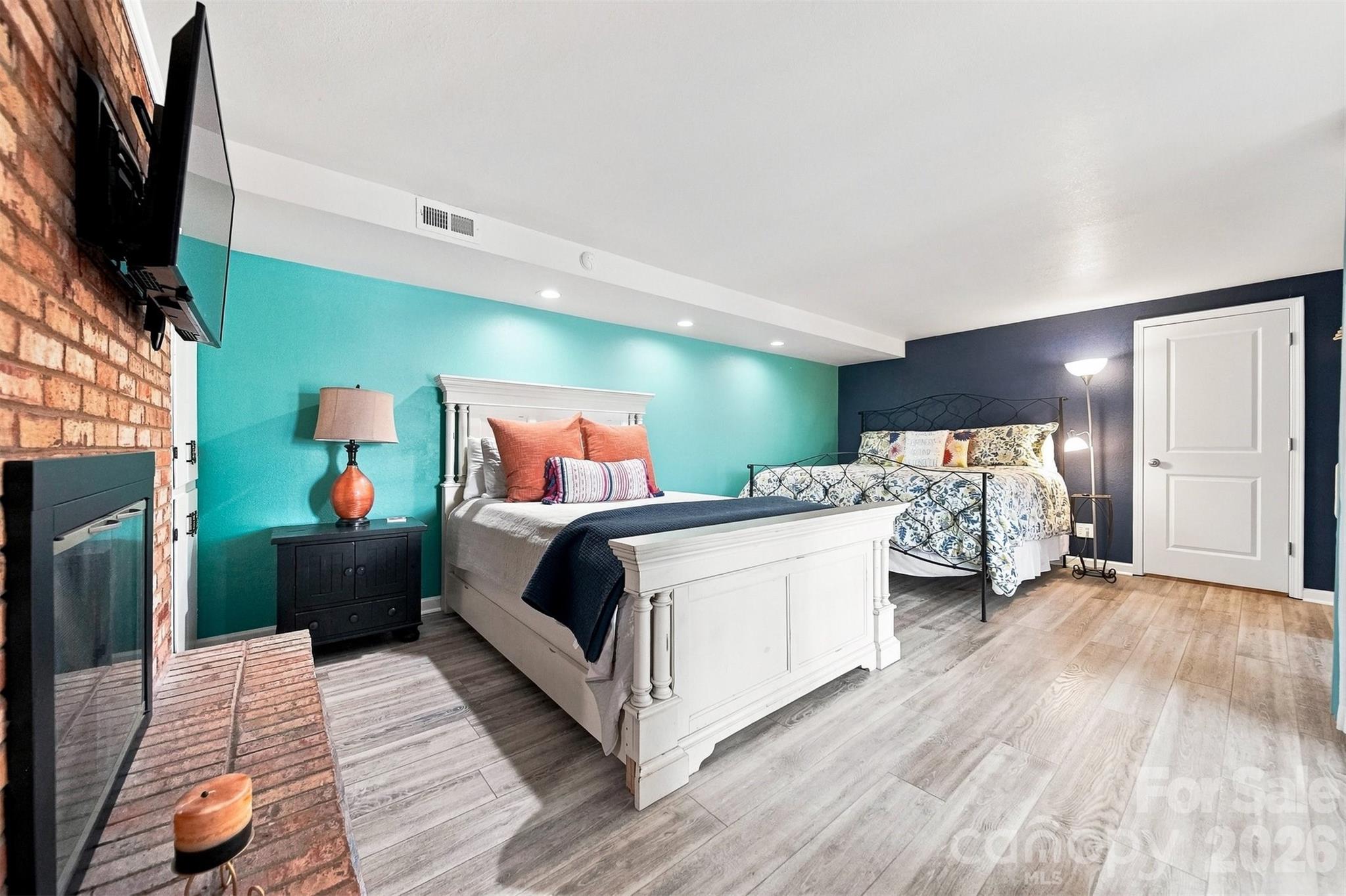 220 Lakeshore Lane — Taylorsville