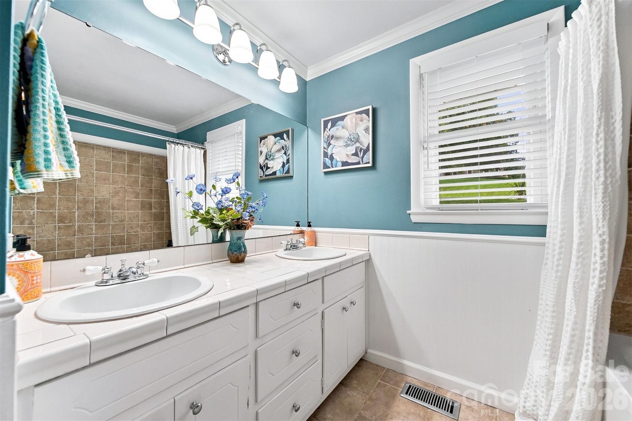 220 Lakeshore Lane — Taylorsville