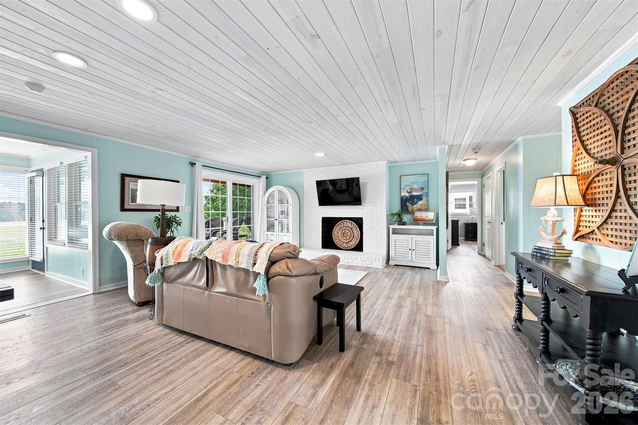 220 Lakeshore Lane — Taylorsville