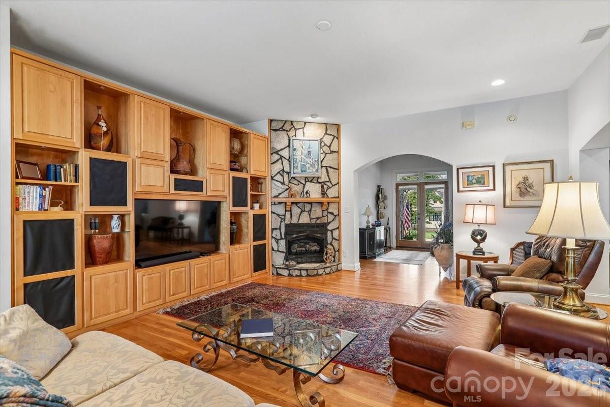351 Catalina Drive — Mooresville