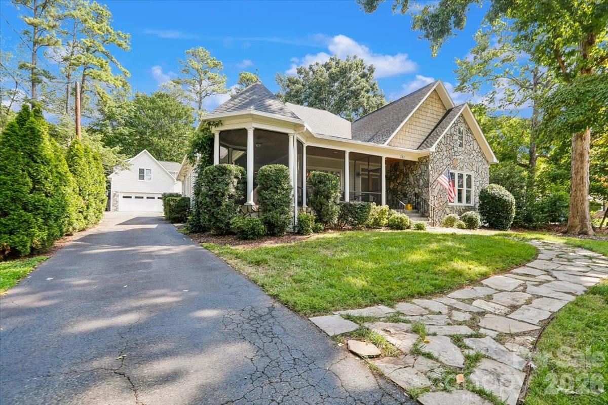 351 Catalina Drive — Mooresville