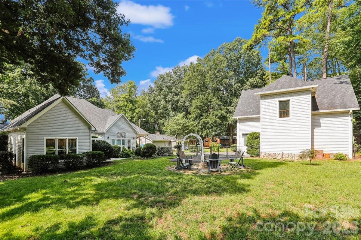 351 Catalina Drive — Mooresville