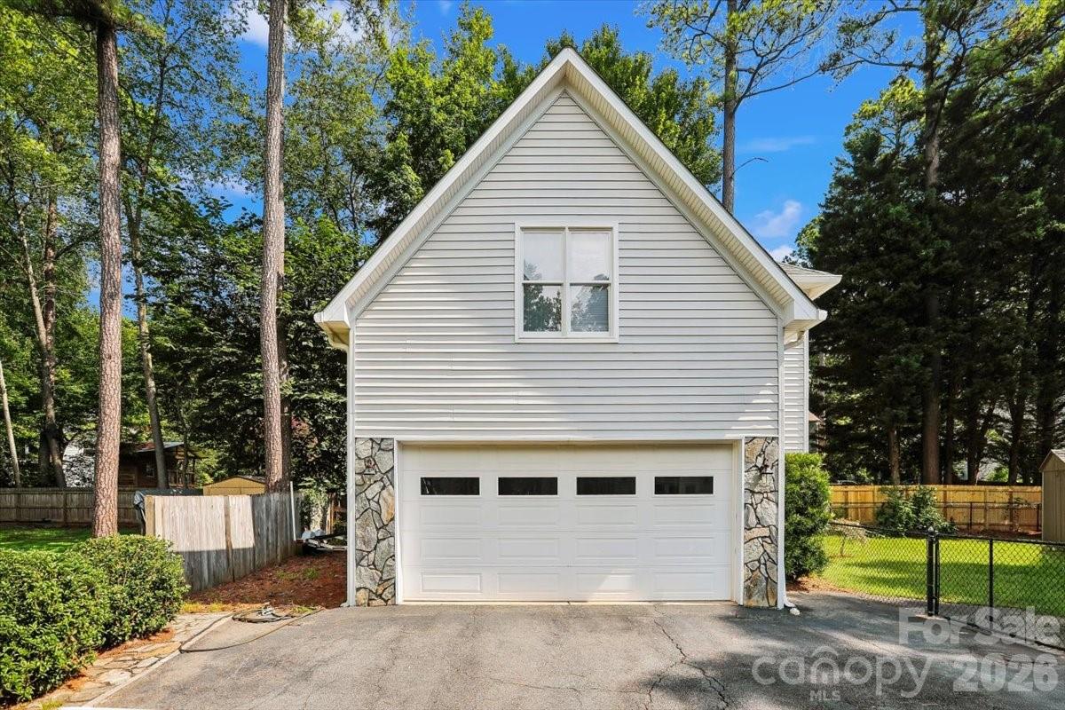 351 Catalina Drive — Mooresville