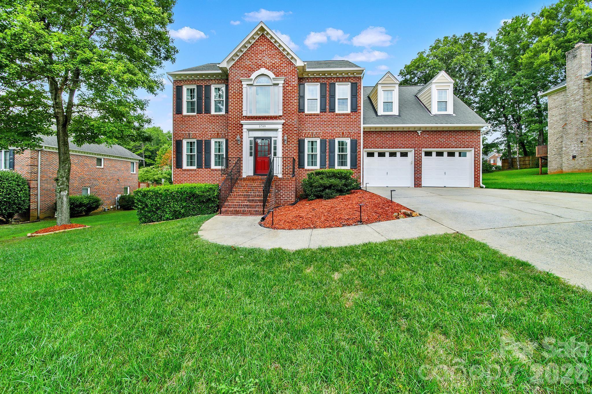 5709 Mallard Grove Road — Charlotte