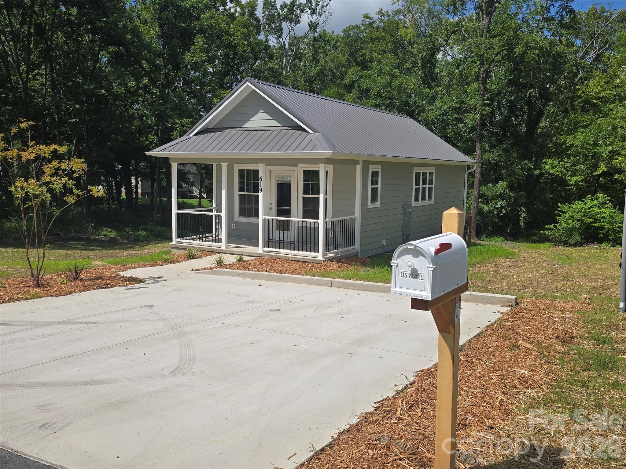 619 Railroad Avenue — Troy