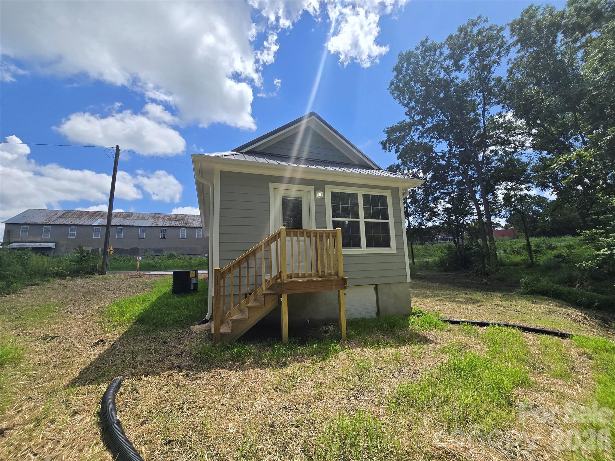 619 Railroad Avenue — Troy