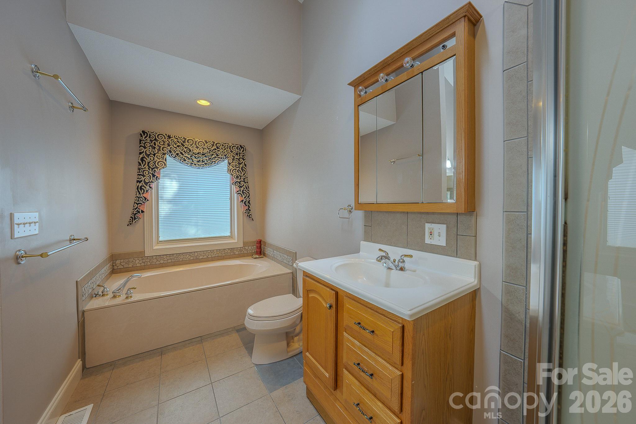 5 Kari Circle — Candler