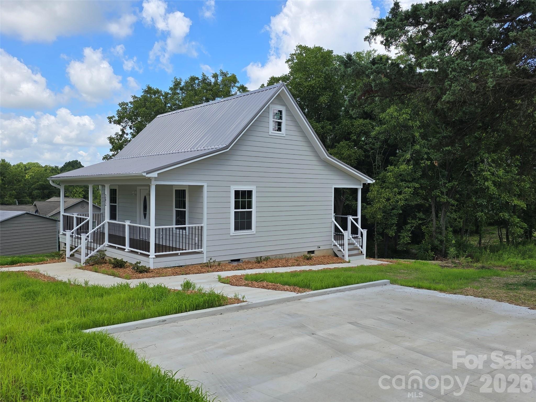 202 W Roswell Street — Troy