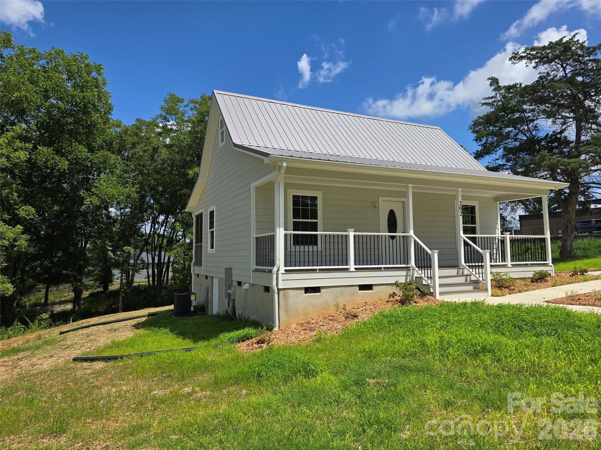 202 W Roswell Street — Troy