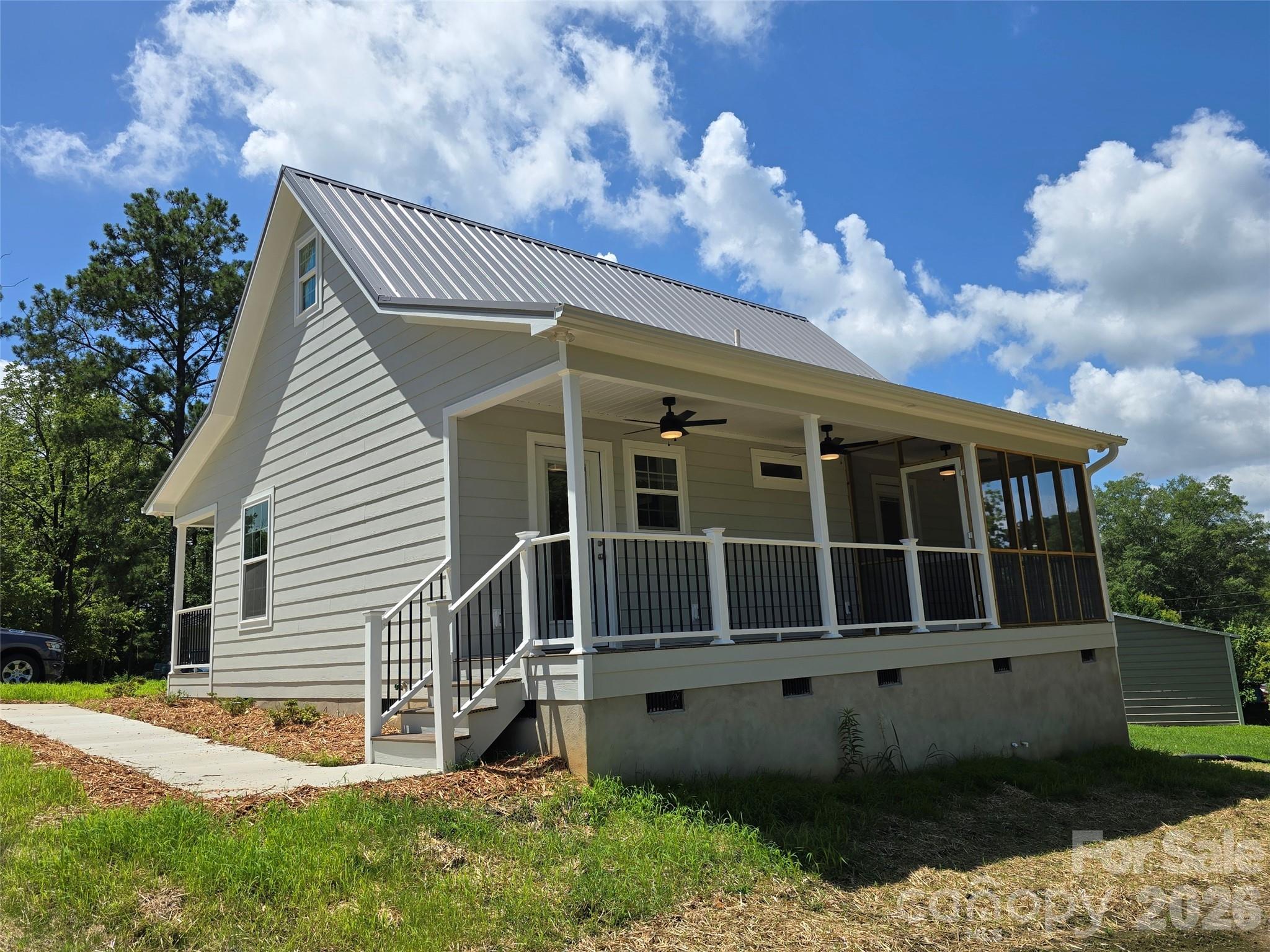 202 W Roswell Street — Troy