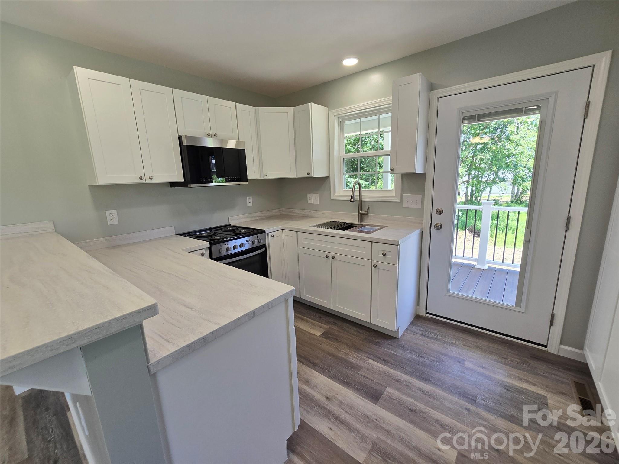 202 W Roswell Street — Troy
