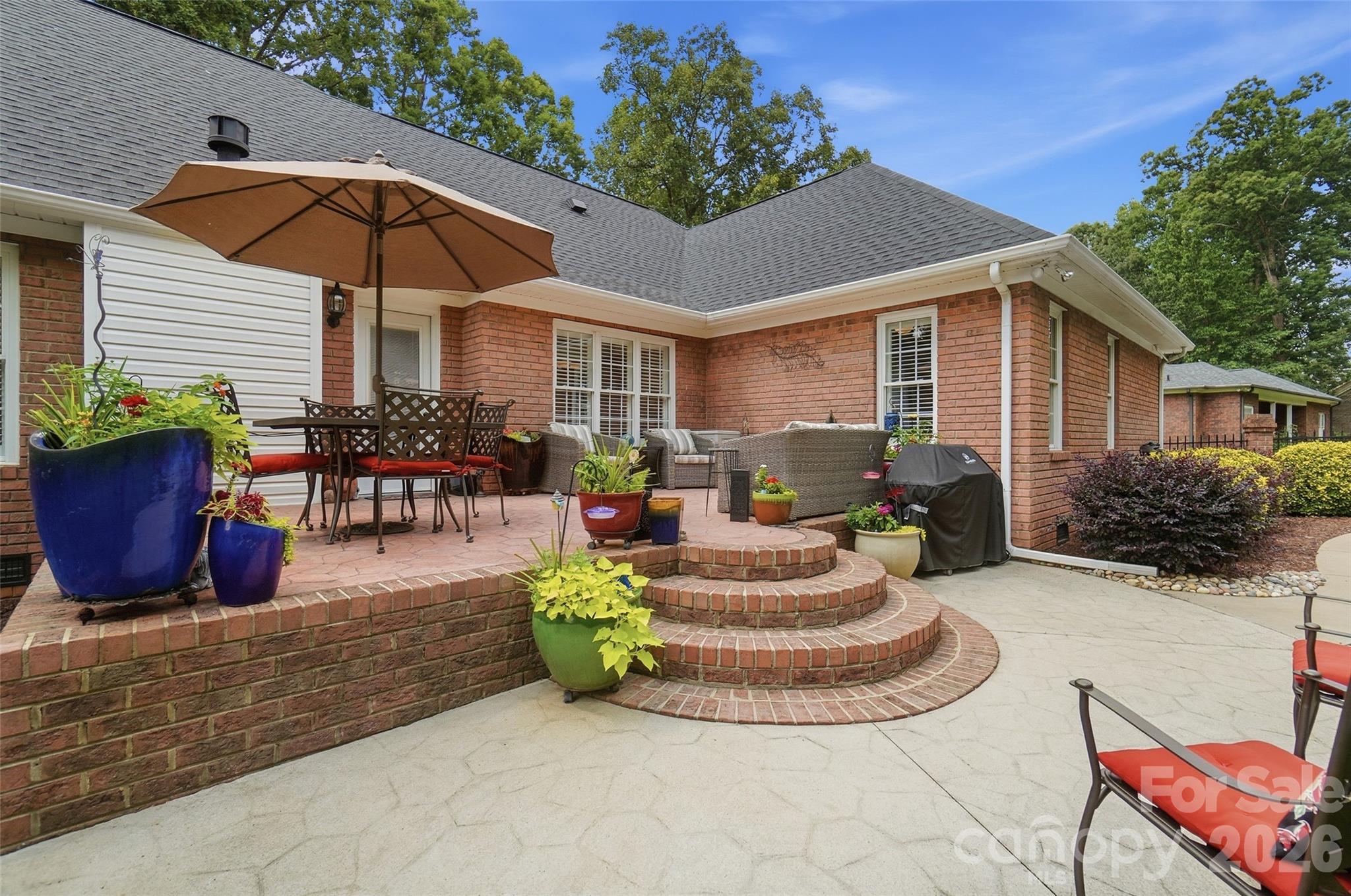 7627 Maple Bluff Lane — Concord
