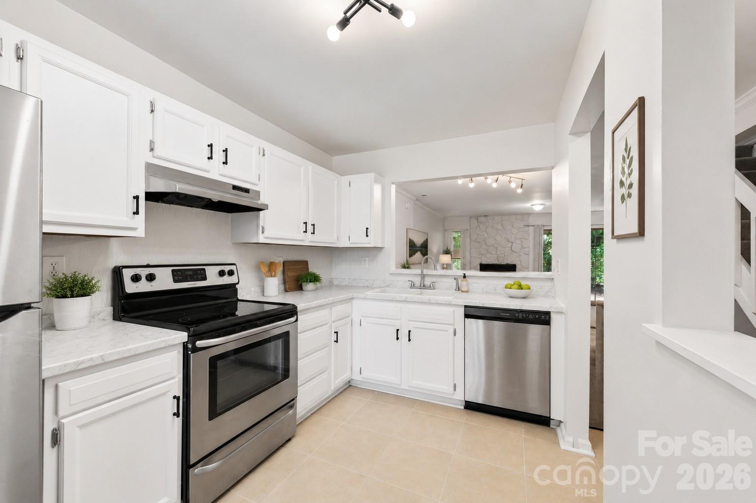 6216 Windsor Gate Lane — Charlotte