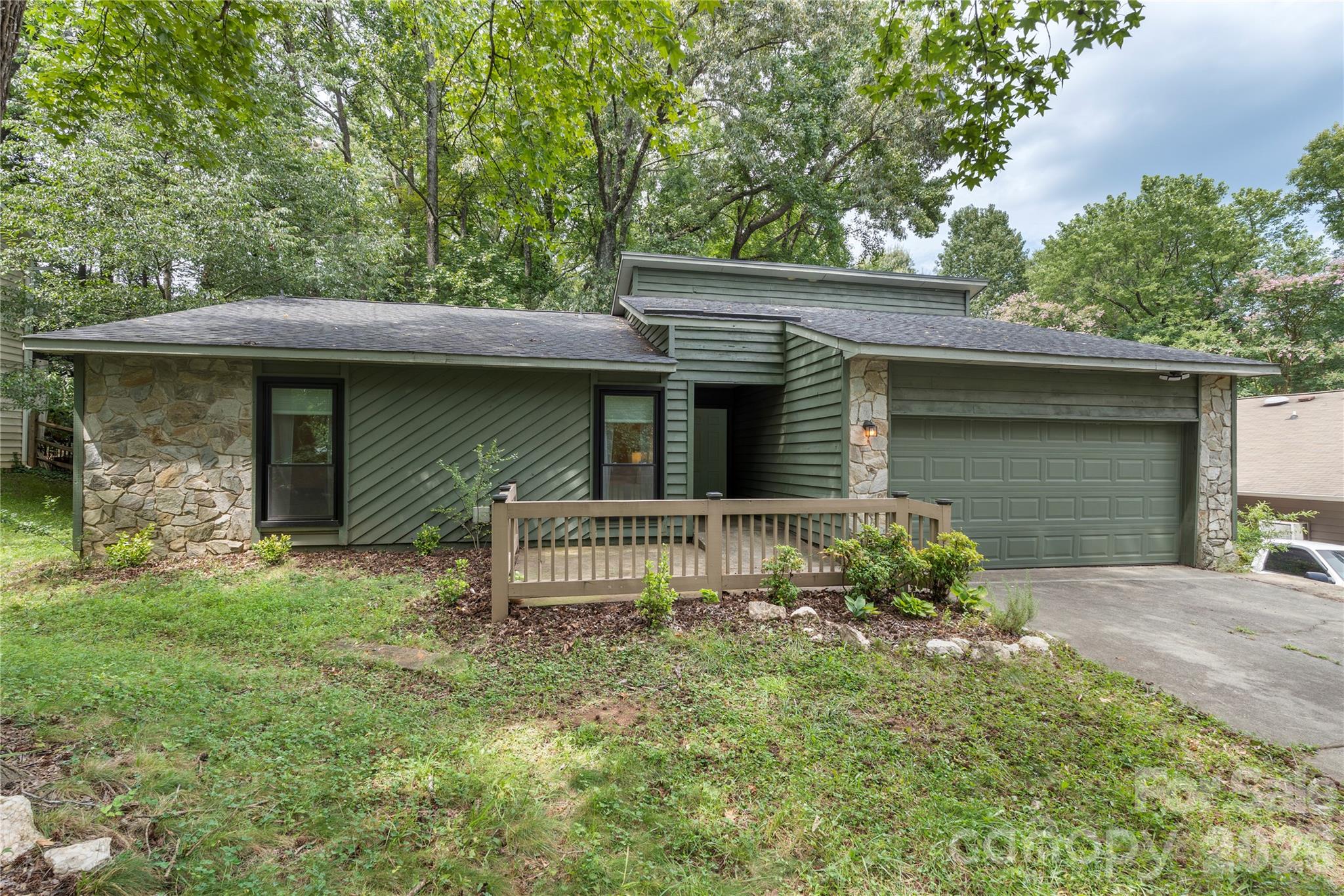 4607 Cricklewood Lane — Charlotte
