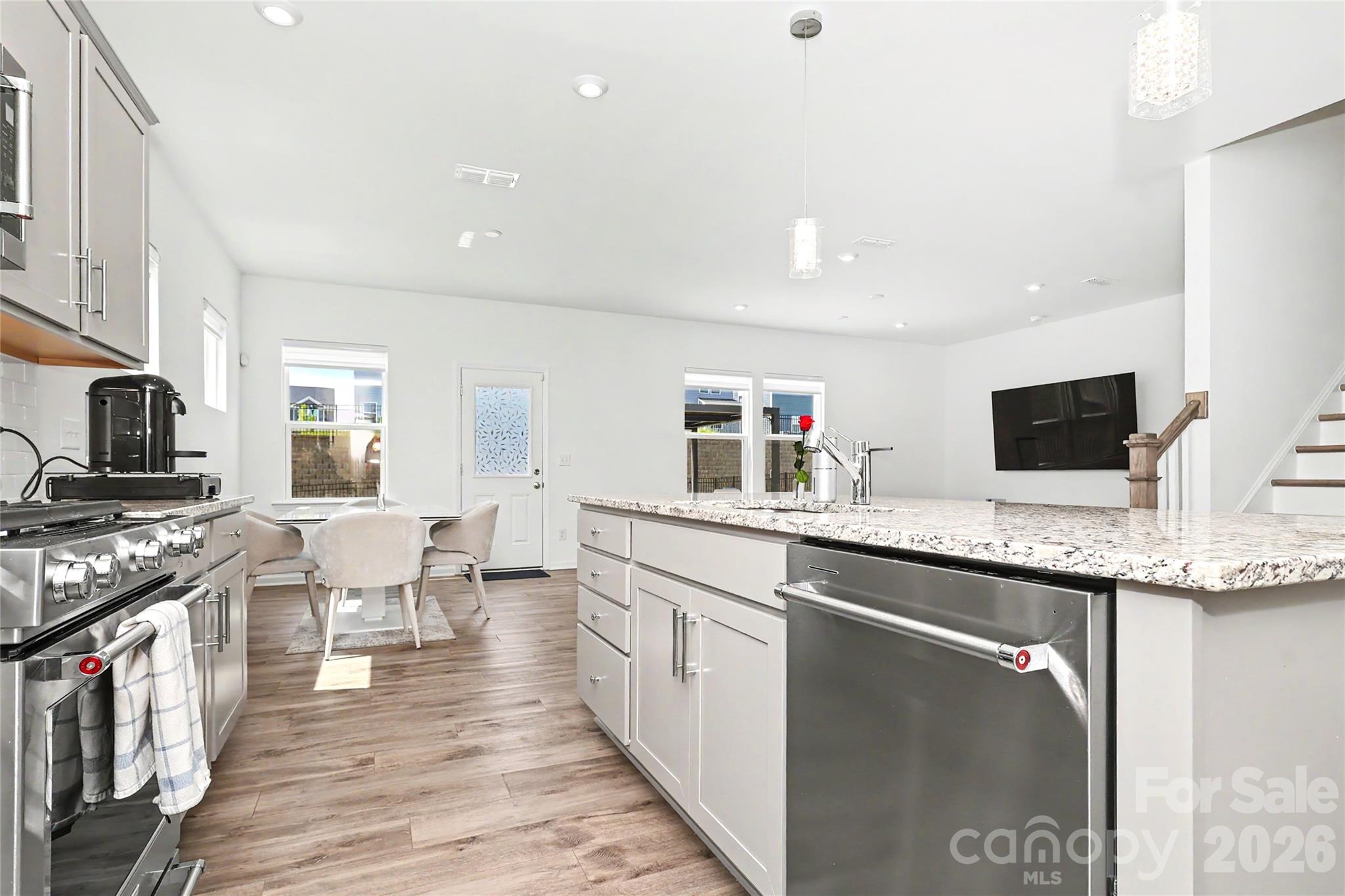 11122 Glasden Road — Charlotte