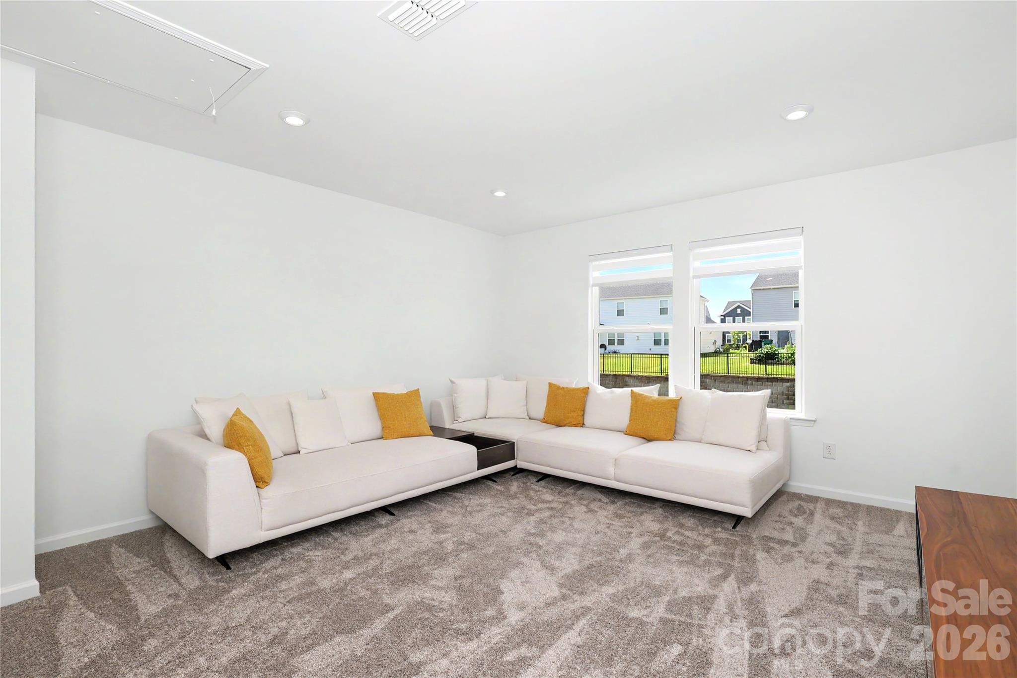 11122 Glasden Road — Charlotte