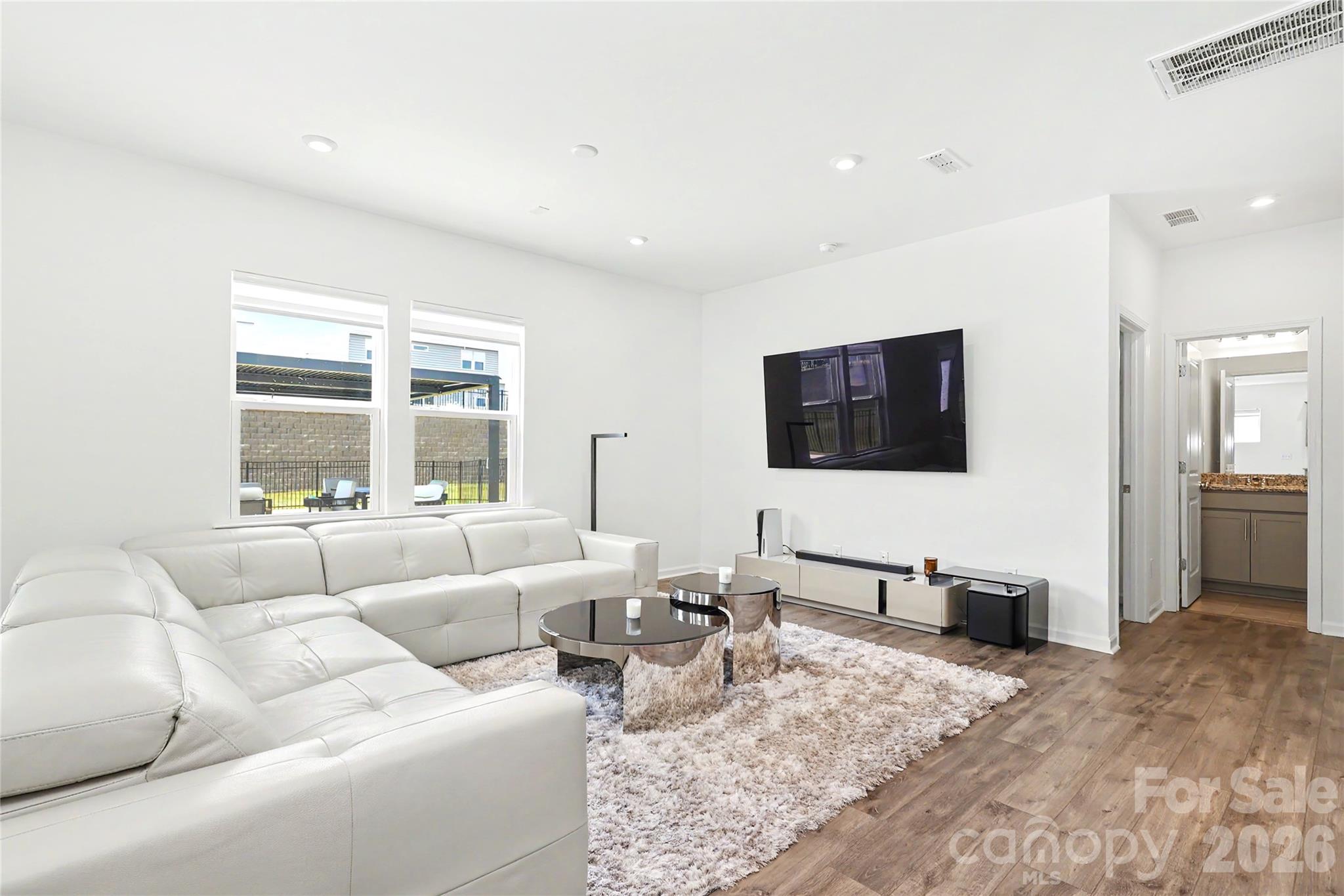 11122 Glasden Road — Charlotte