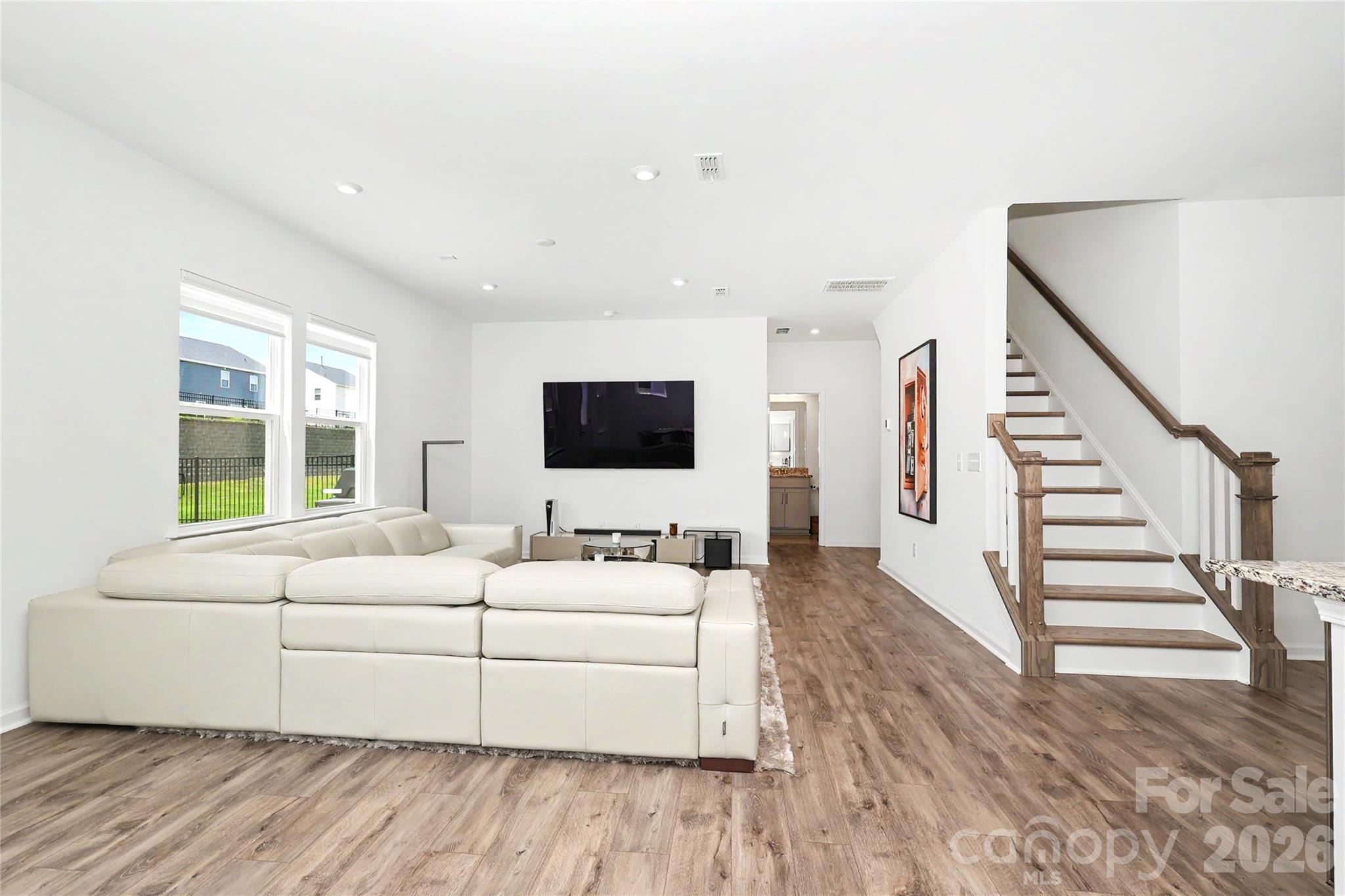 11122 Glasden Road — Charlotte