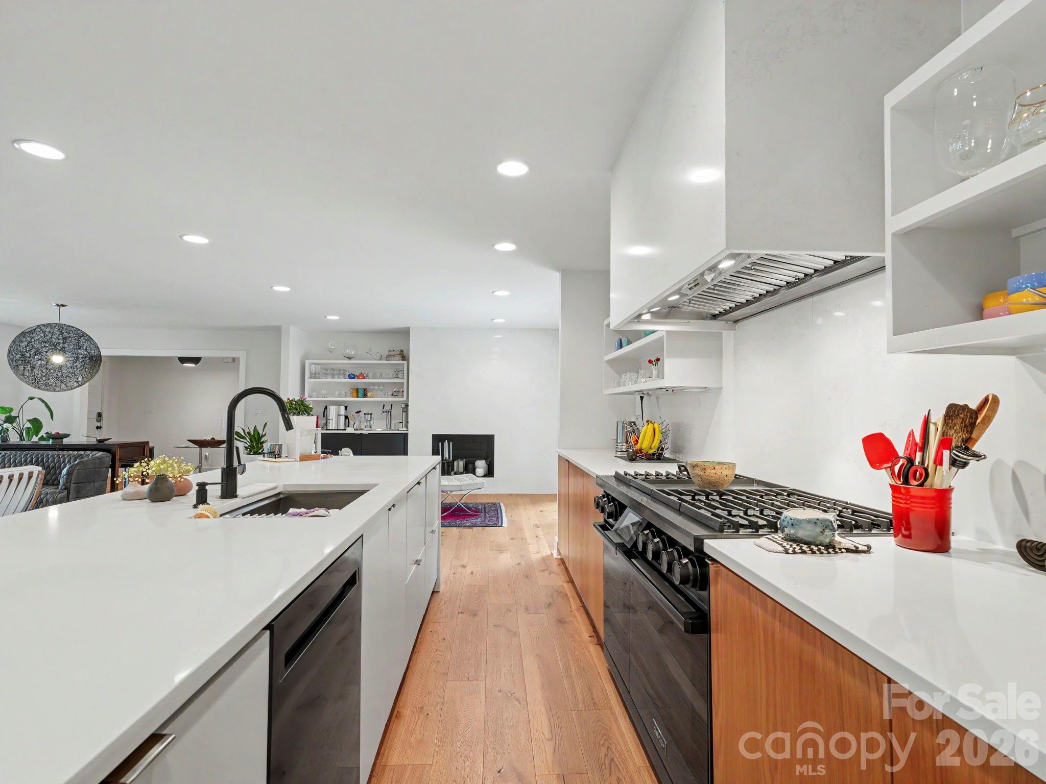 811 Lansdowne Road — Charlotte