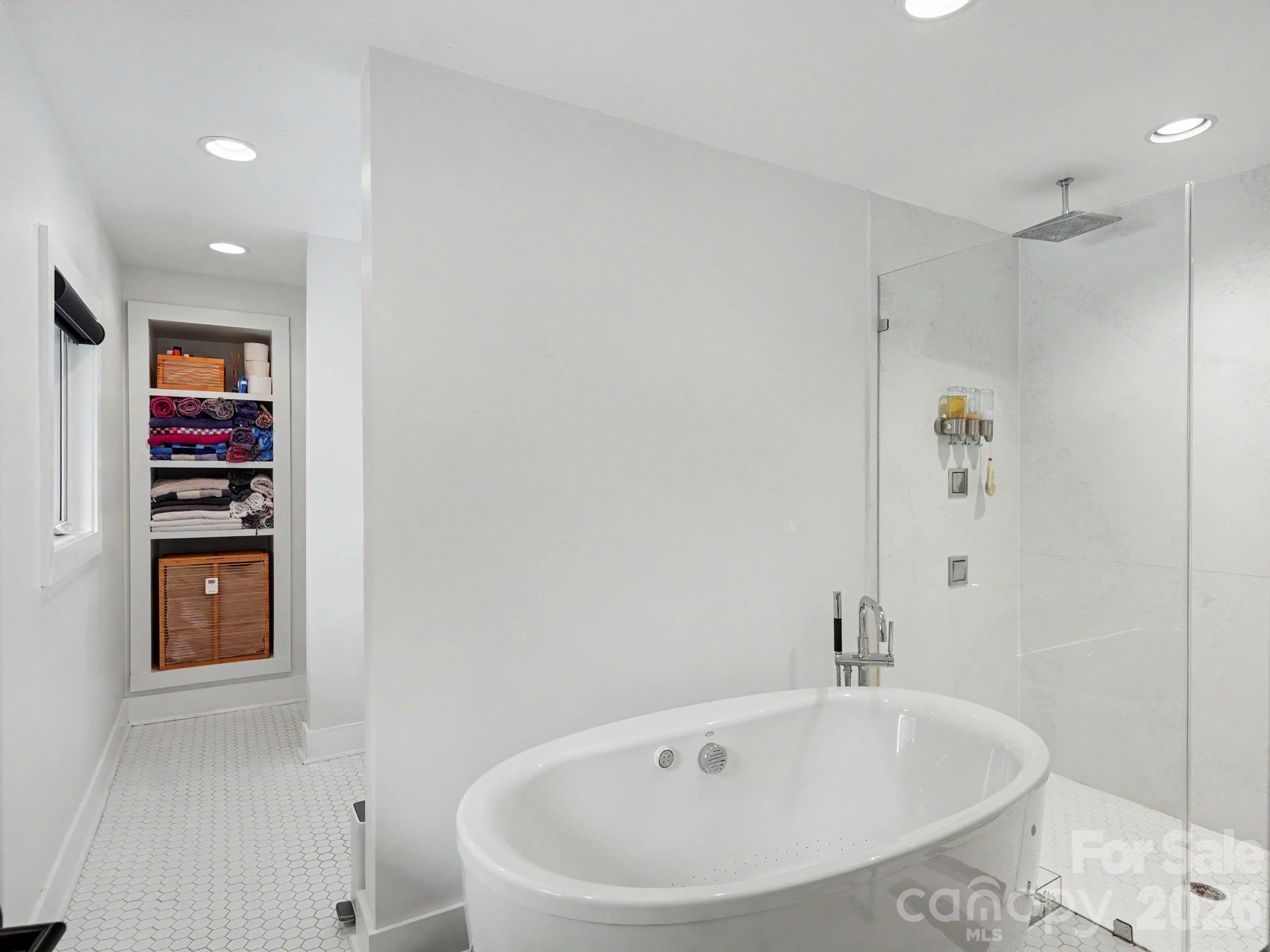 811 Lansdowne Road — Charlotte