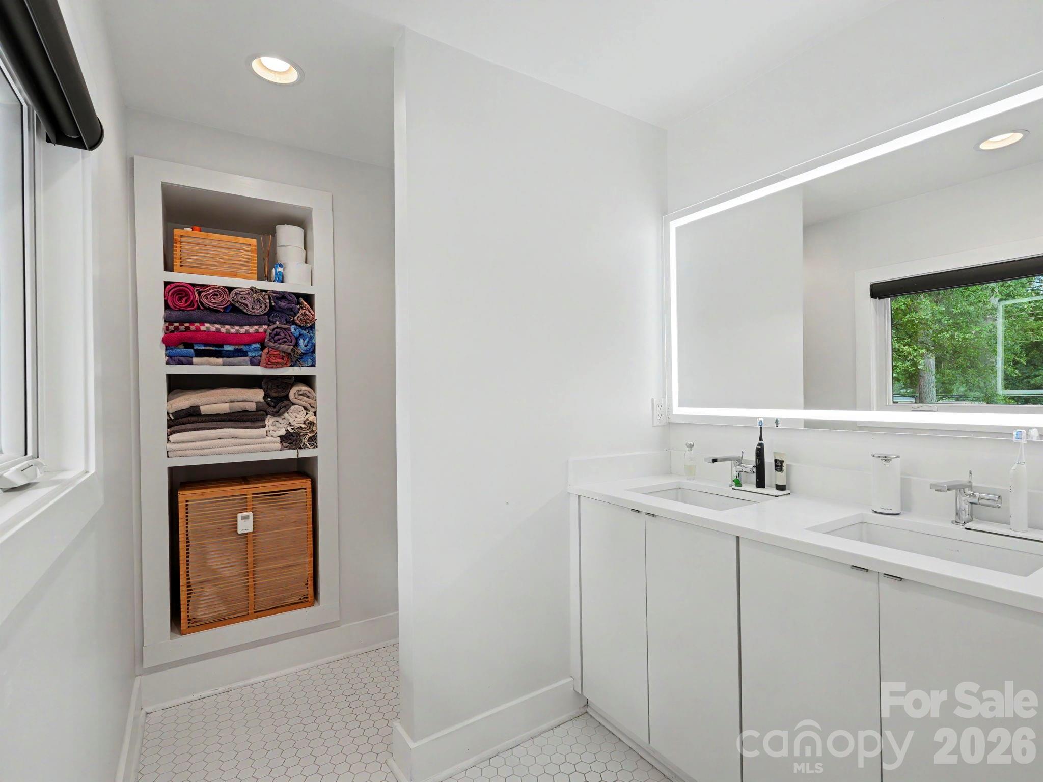 811 Lansdowne Road — Charlotte