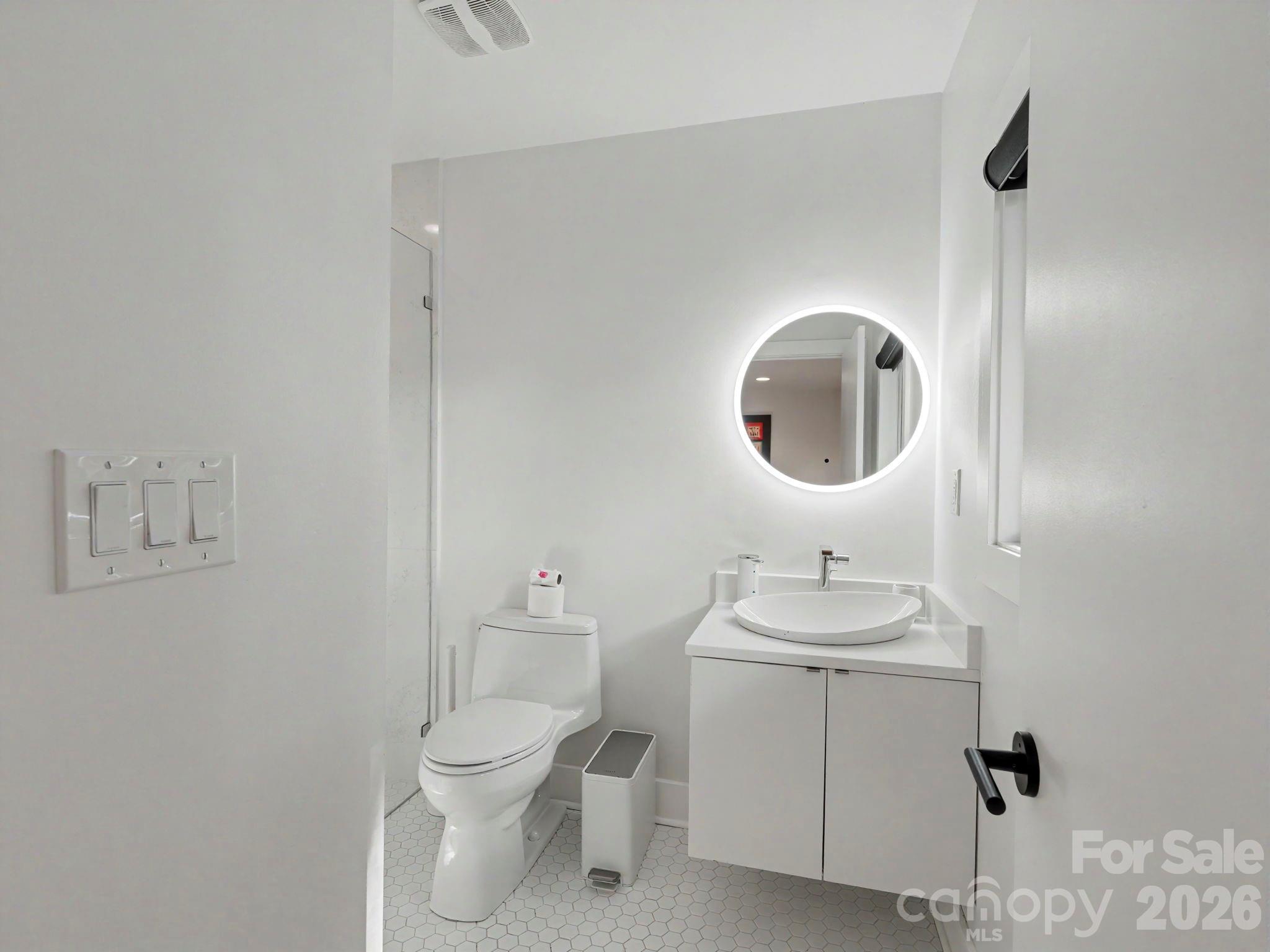 811 Lansdowne Road — Charlotte