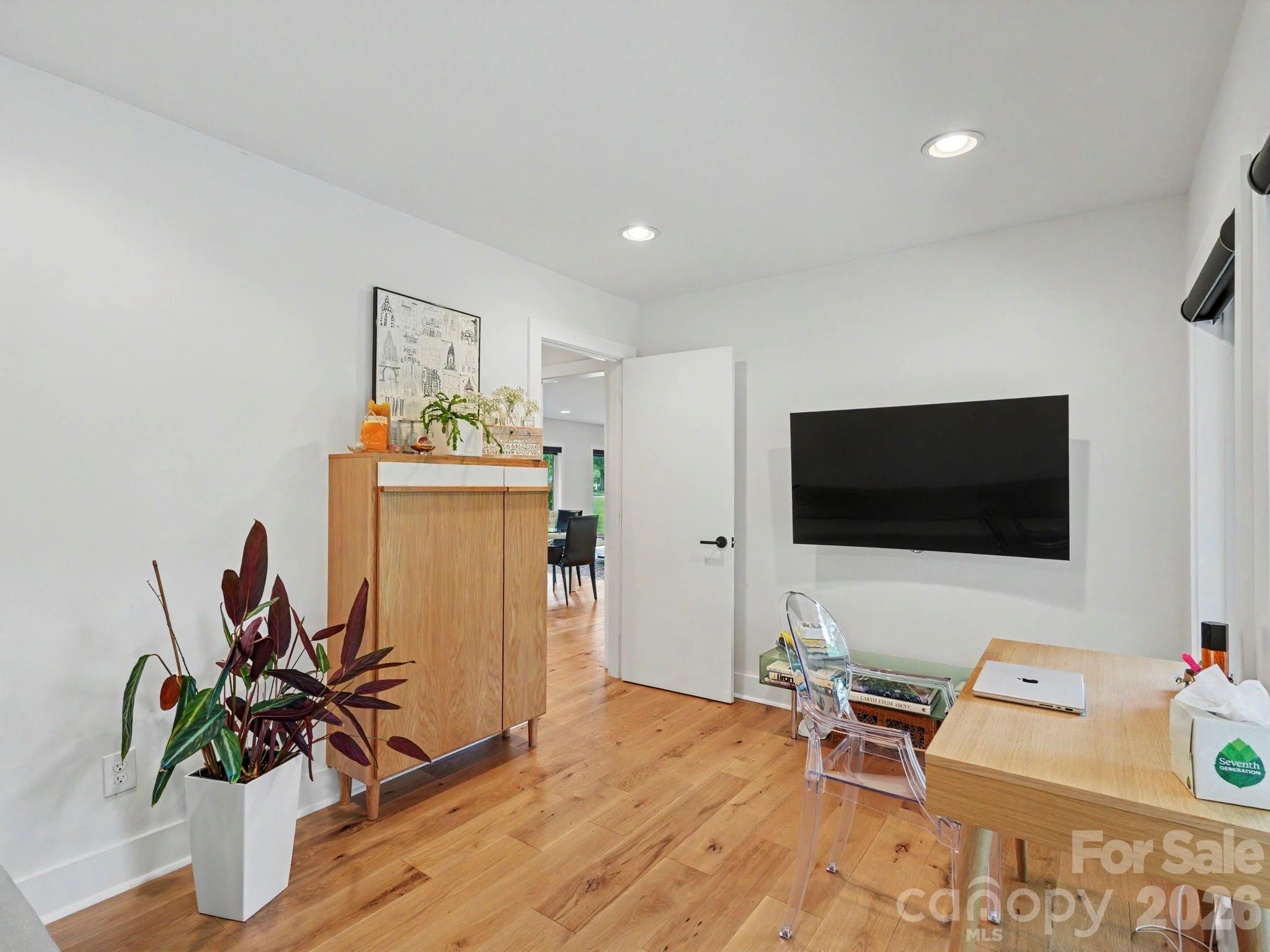 811 Lansdowne Road — Charlotte