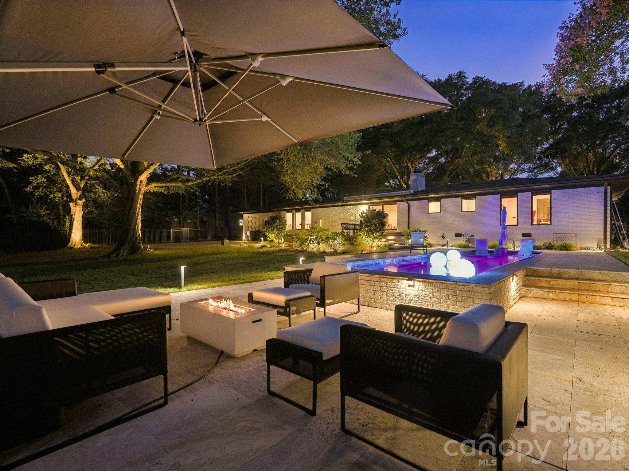 811 Lansdowne Road — Charlotte