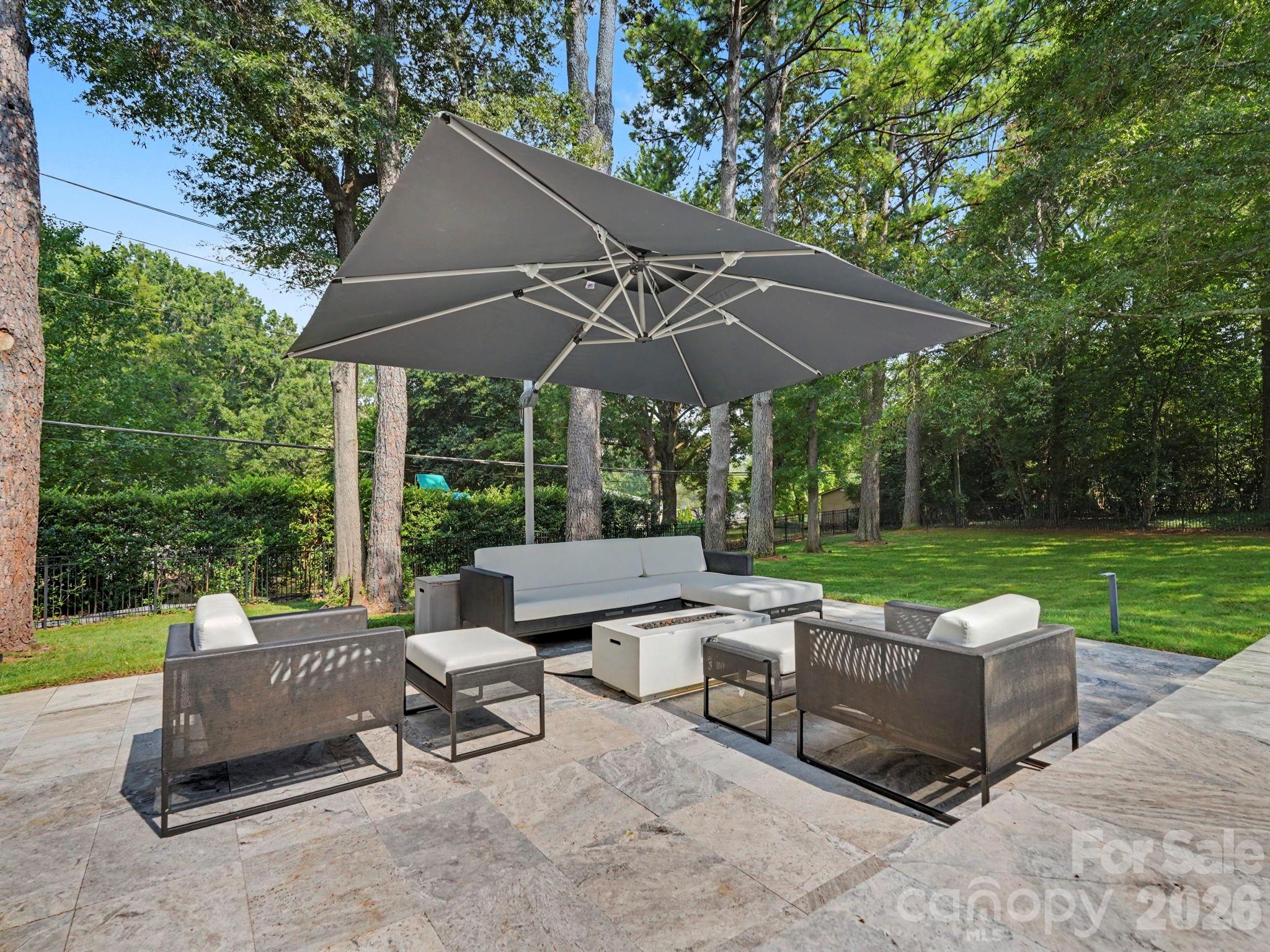 811 Lansdowne Road — Charlotte
