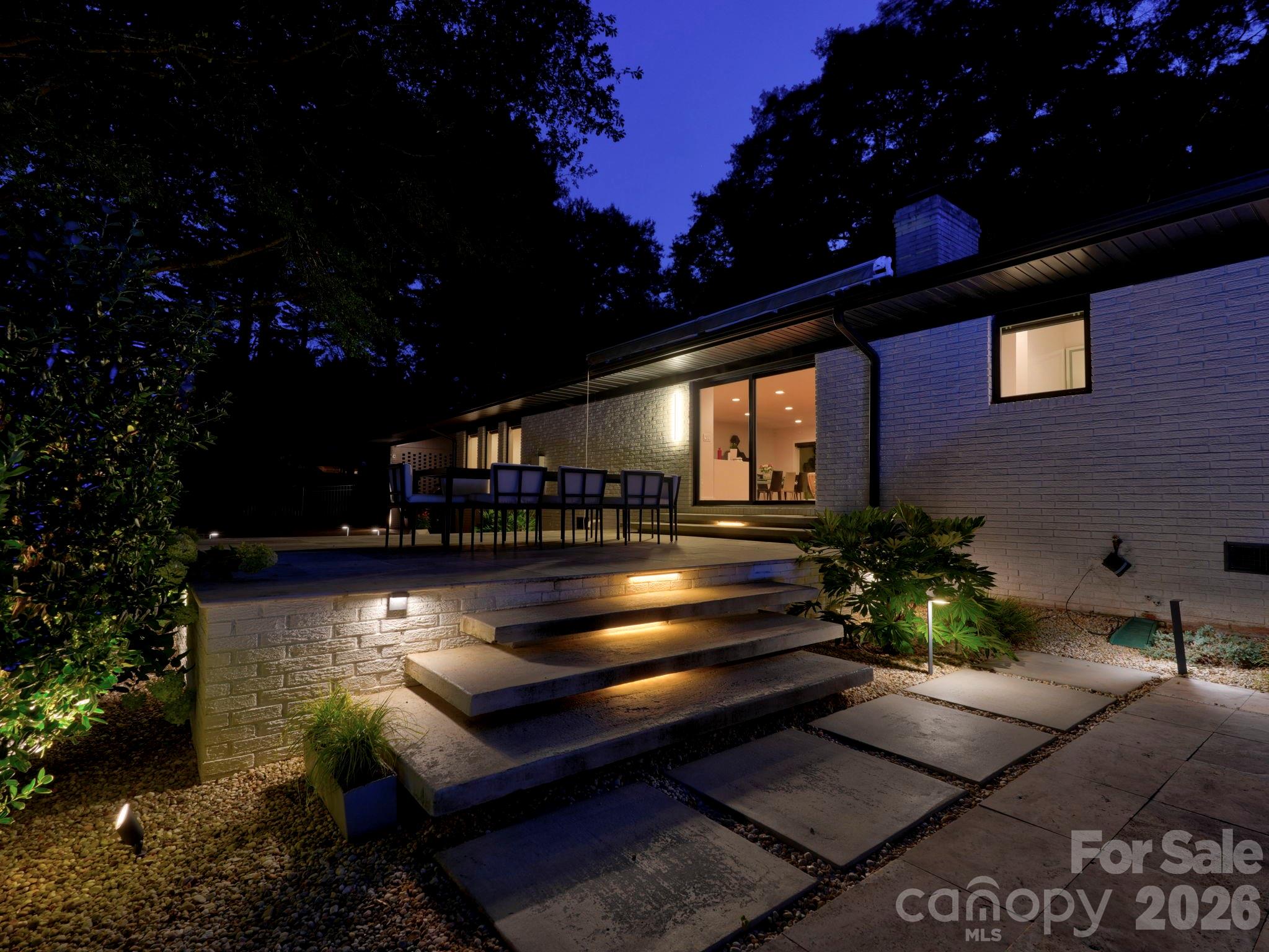 811 Lansdowne Road — Charlotte