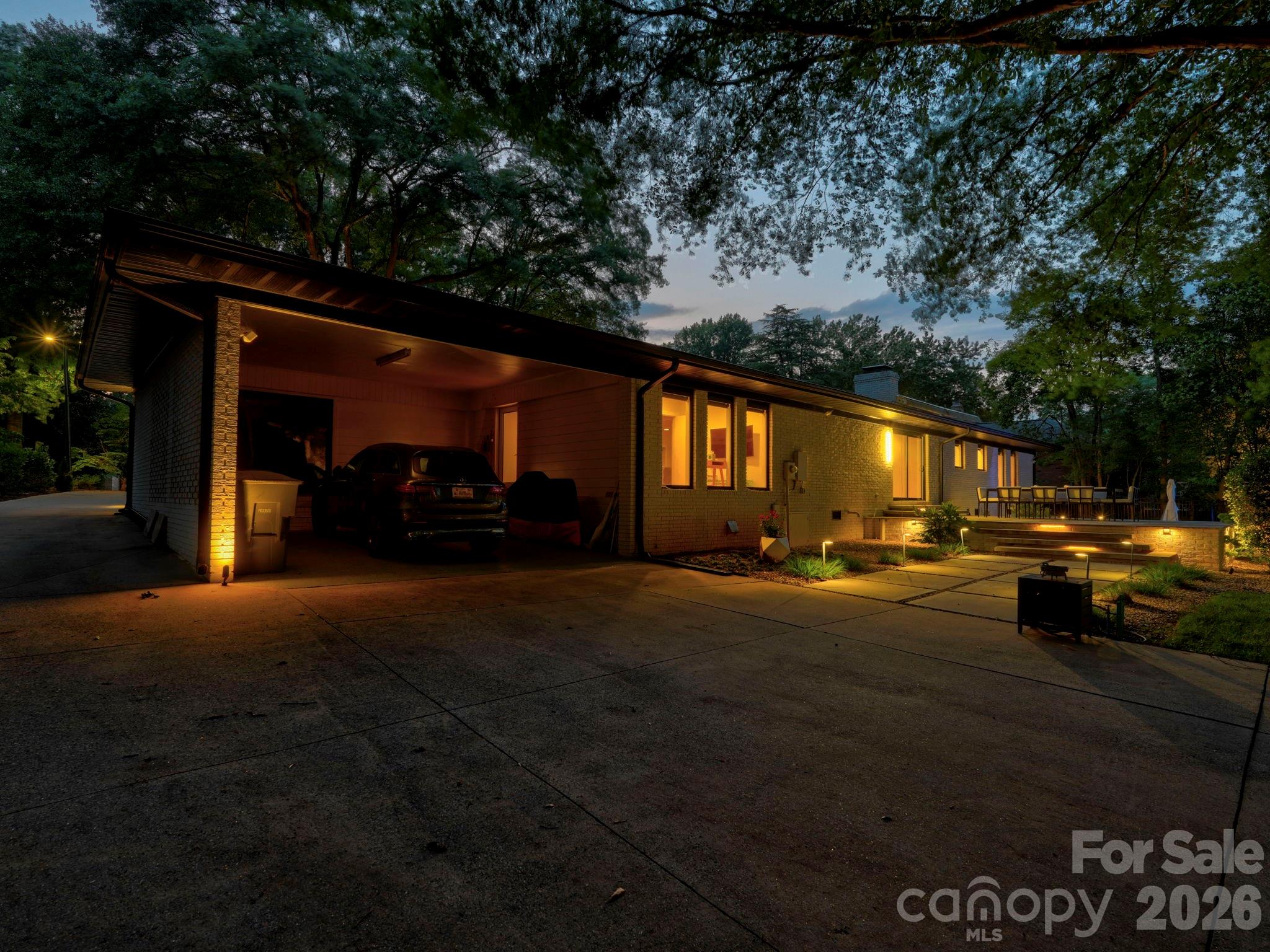 811 Lansdowne Road — Charlotte