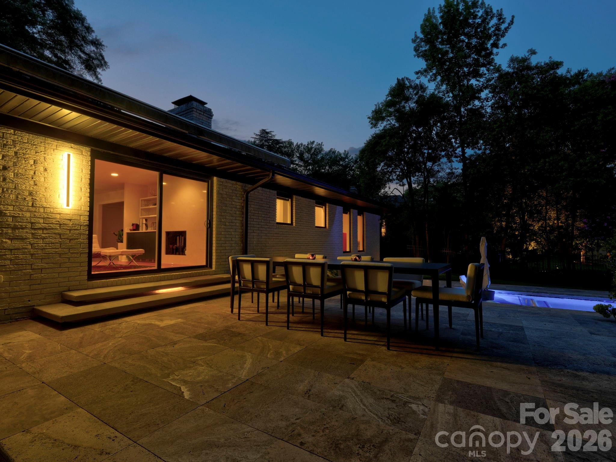811 Lansdowne Road — Charlotte