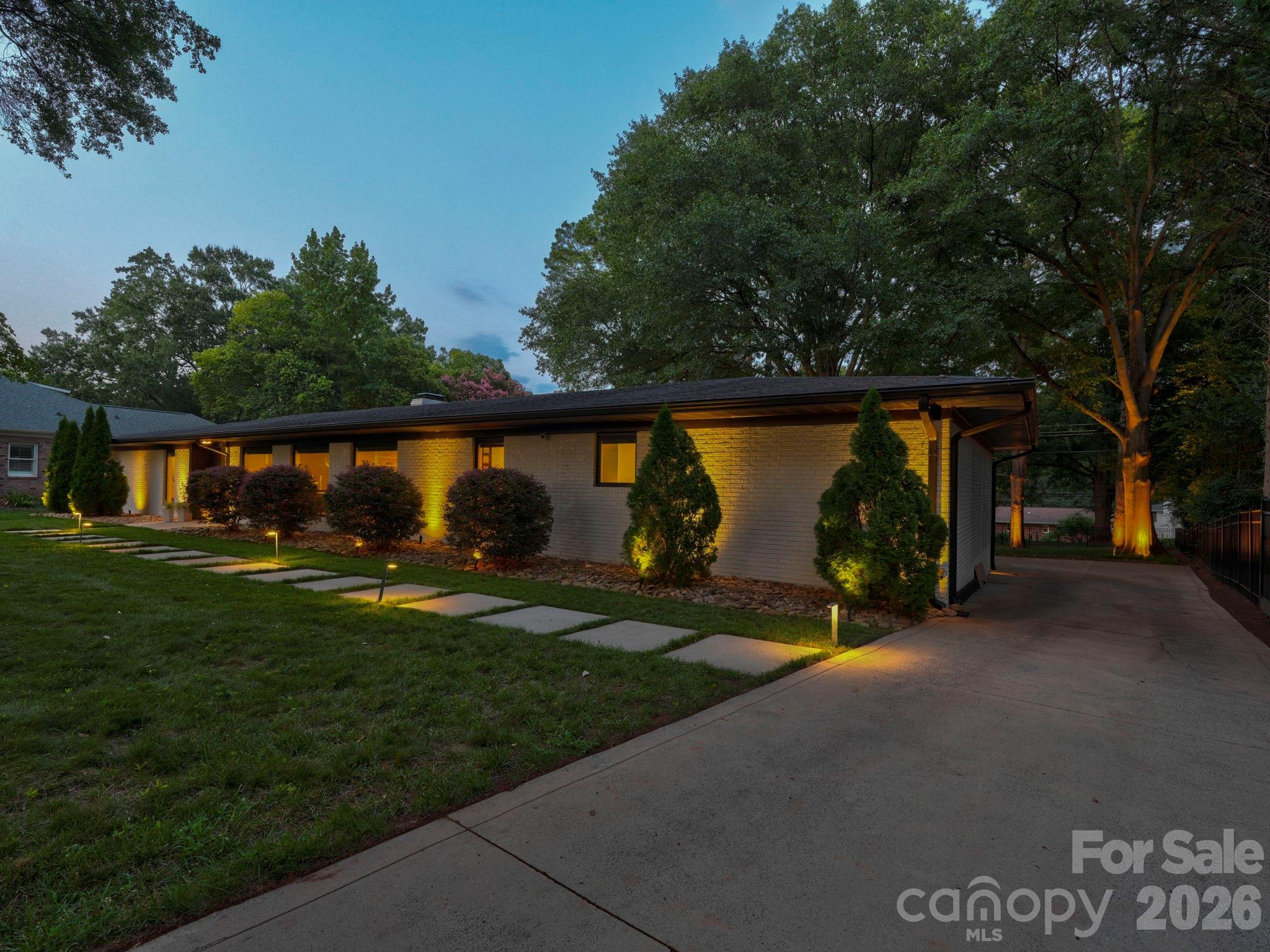 811 Lansdowne Road — Charlotte