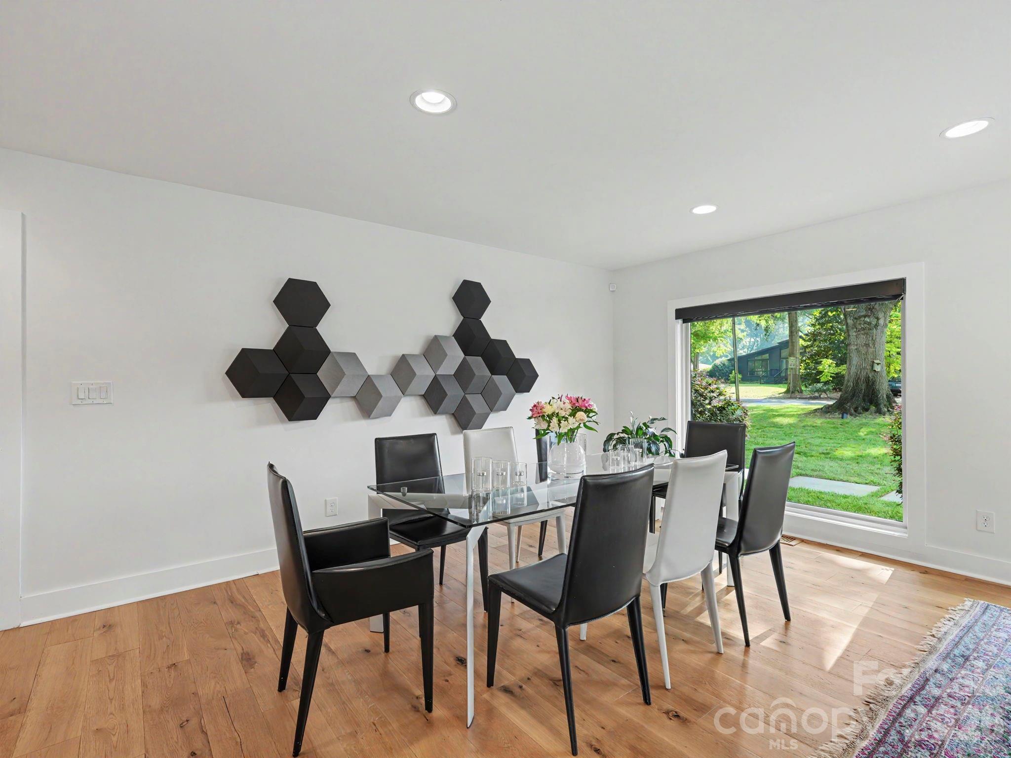 811 Lansdowne Road — Charlotte