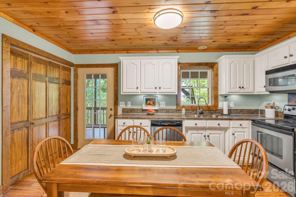 199 Bear Drive — Blowing Rock