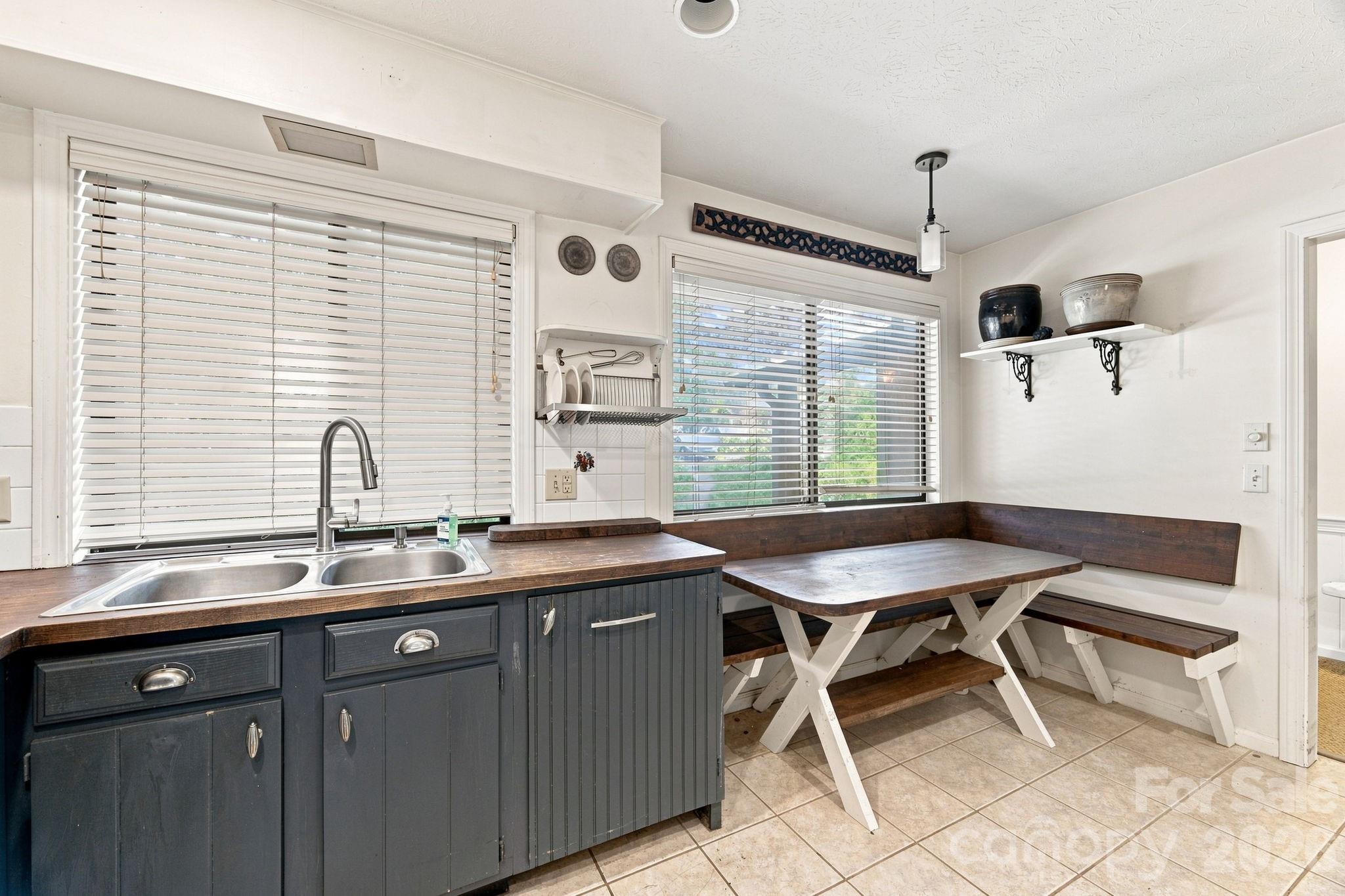 98 Laurelwood Circle W #6 — Hendersonville